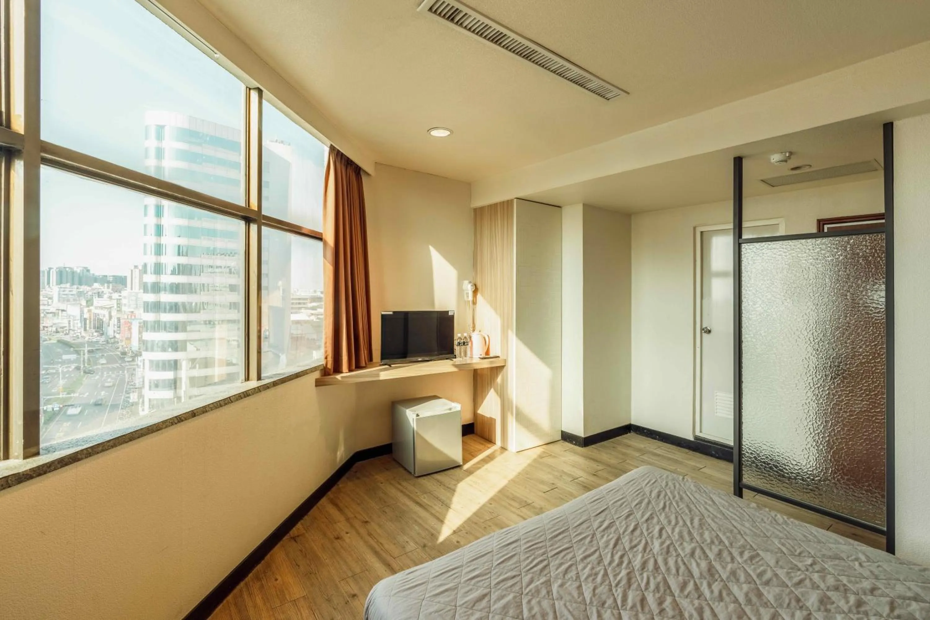 Bedroom, Bed in Hwa Nan Hotel