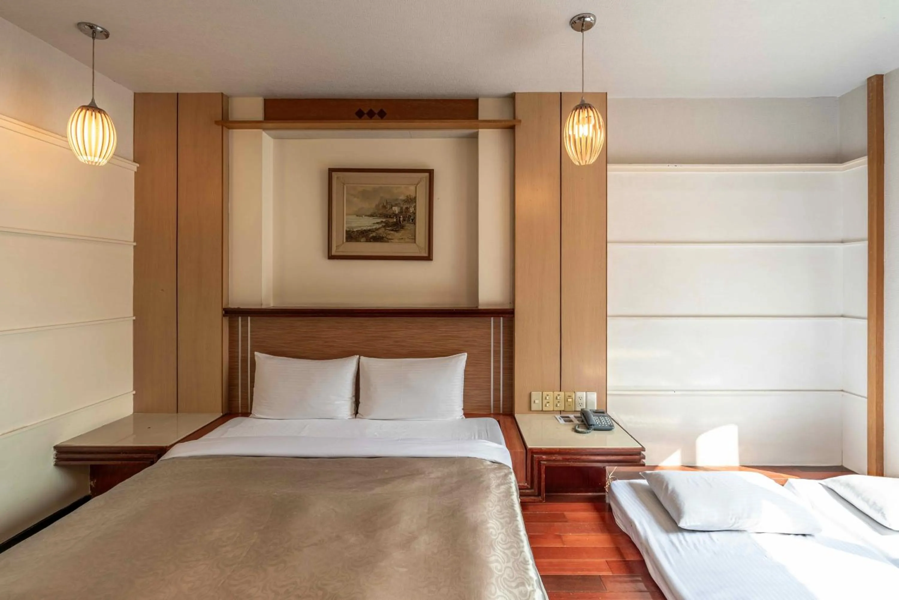 Bedroom, Bed in Hwa Nan Hotel