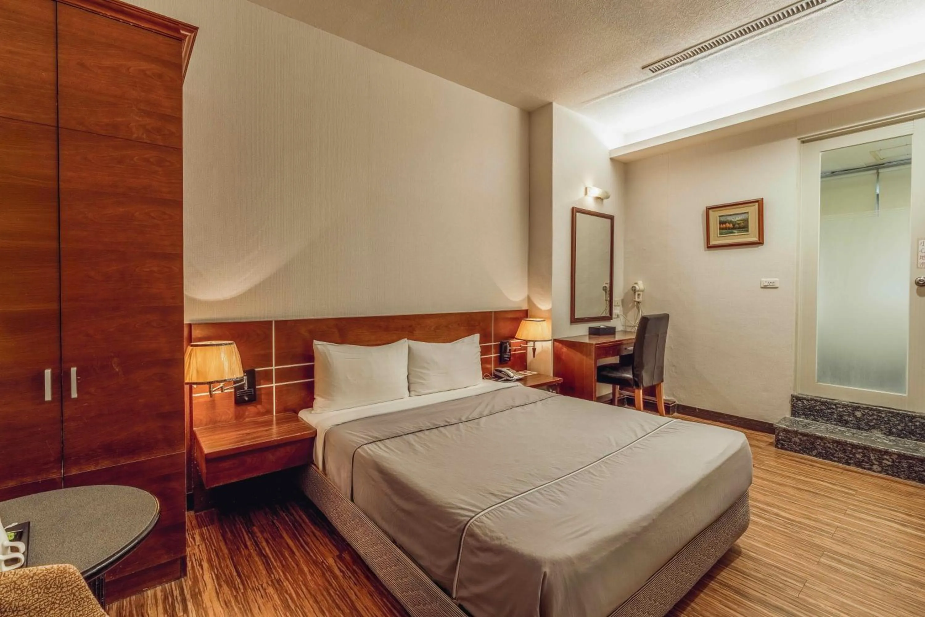 Photo of the whole room, Bed in Hwa Nan Hotel