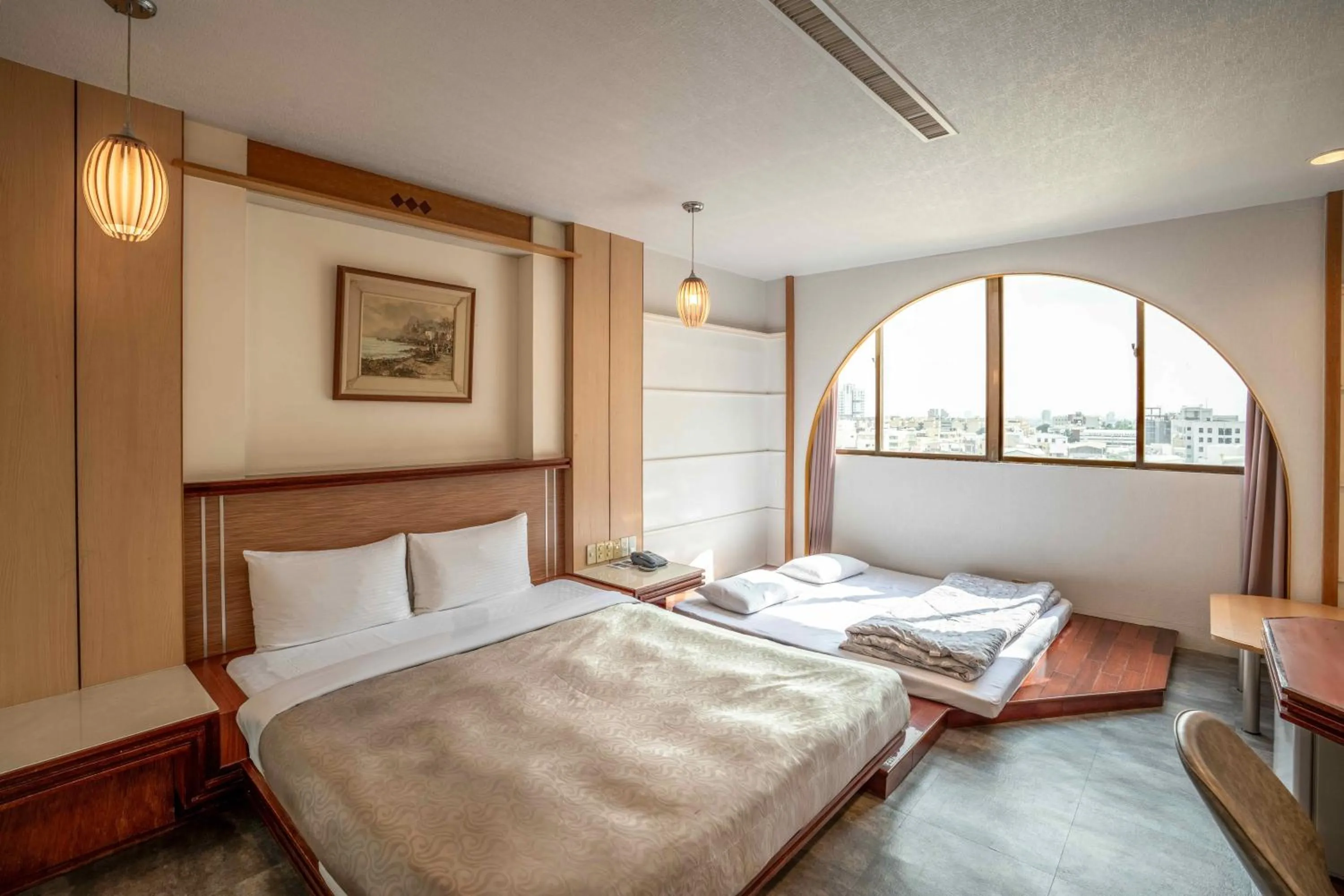 Photo of the whole room, Bed in Hwa Nan Hotel