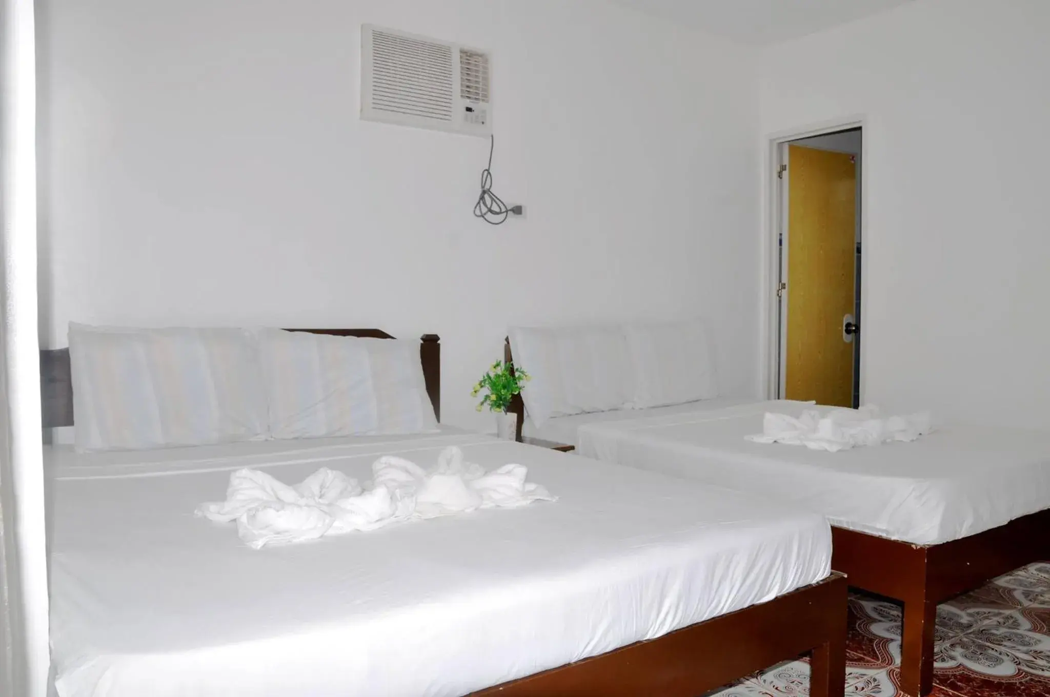 Deluxe Double Room in Nanette's Tourist Inn Deluxe Double Room in Nanette's Tourist Inn