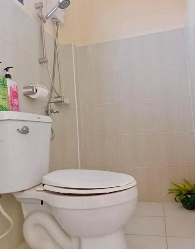 Nanette's Tourist Inn