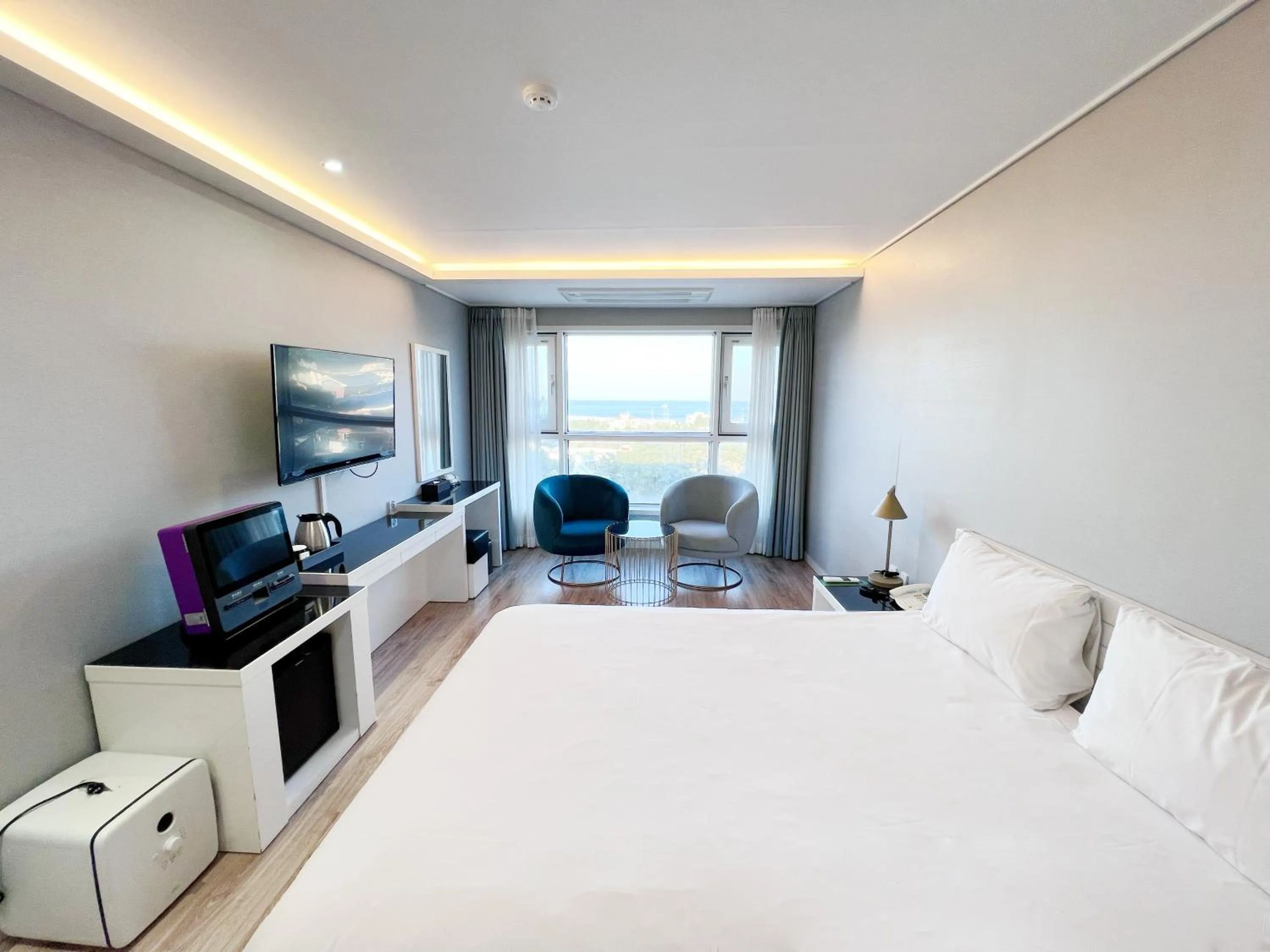 Photo of the whole room, Bed in Hotel Sweet Castle Jeju Hamdeok