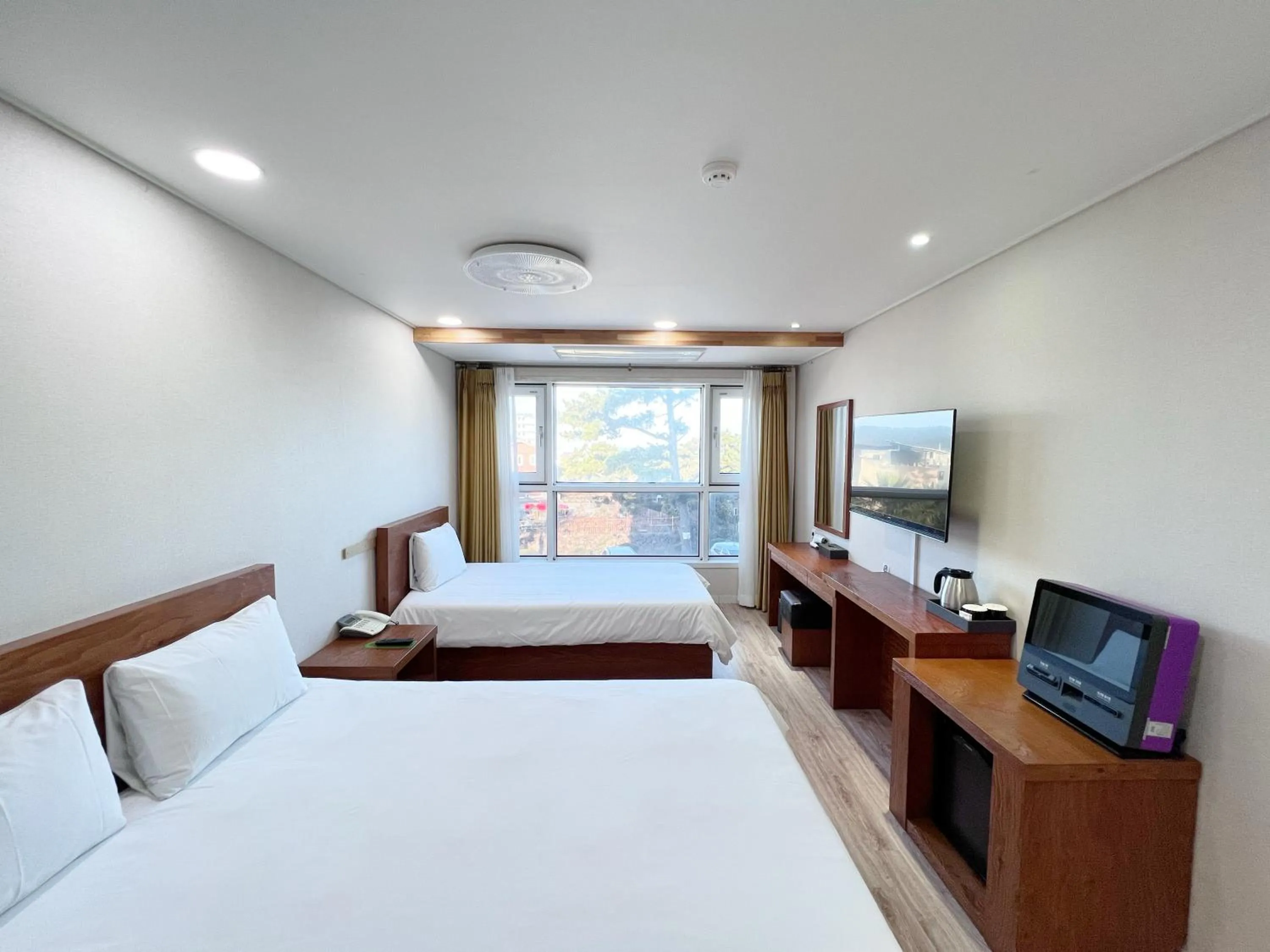 Photo of the whole room, Bed in Hotel Sweet Castle Jeju Hamdeok