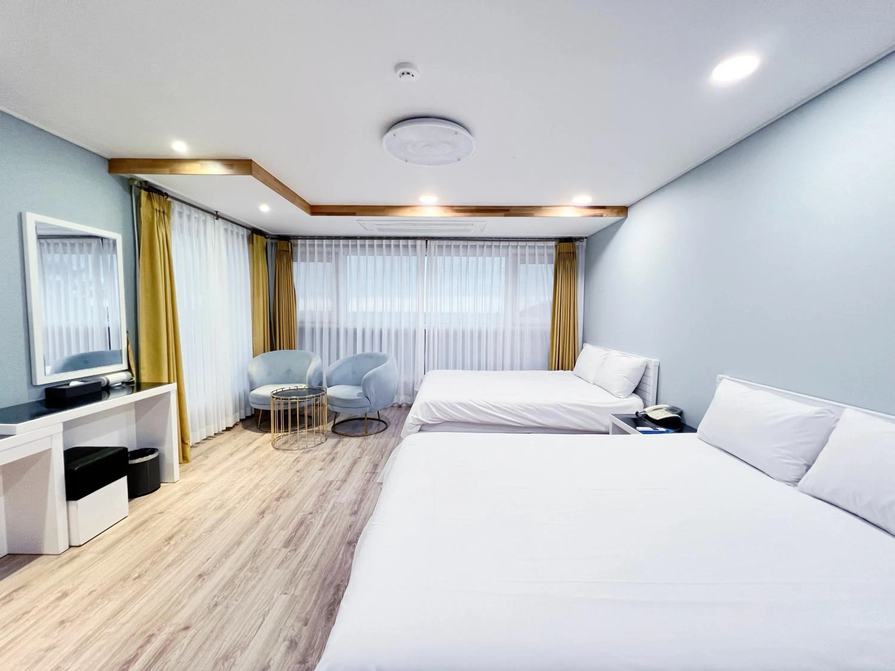 Photo of the whole room, Bed in Hotel Sweet Castle Jeju Hamdeok