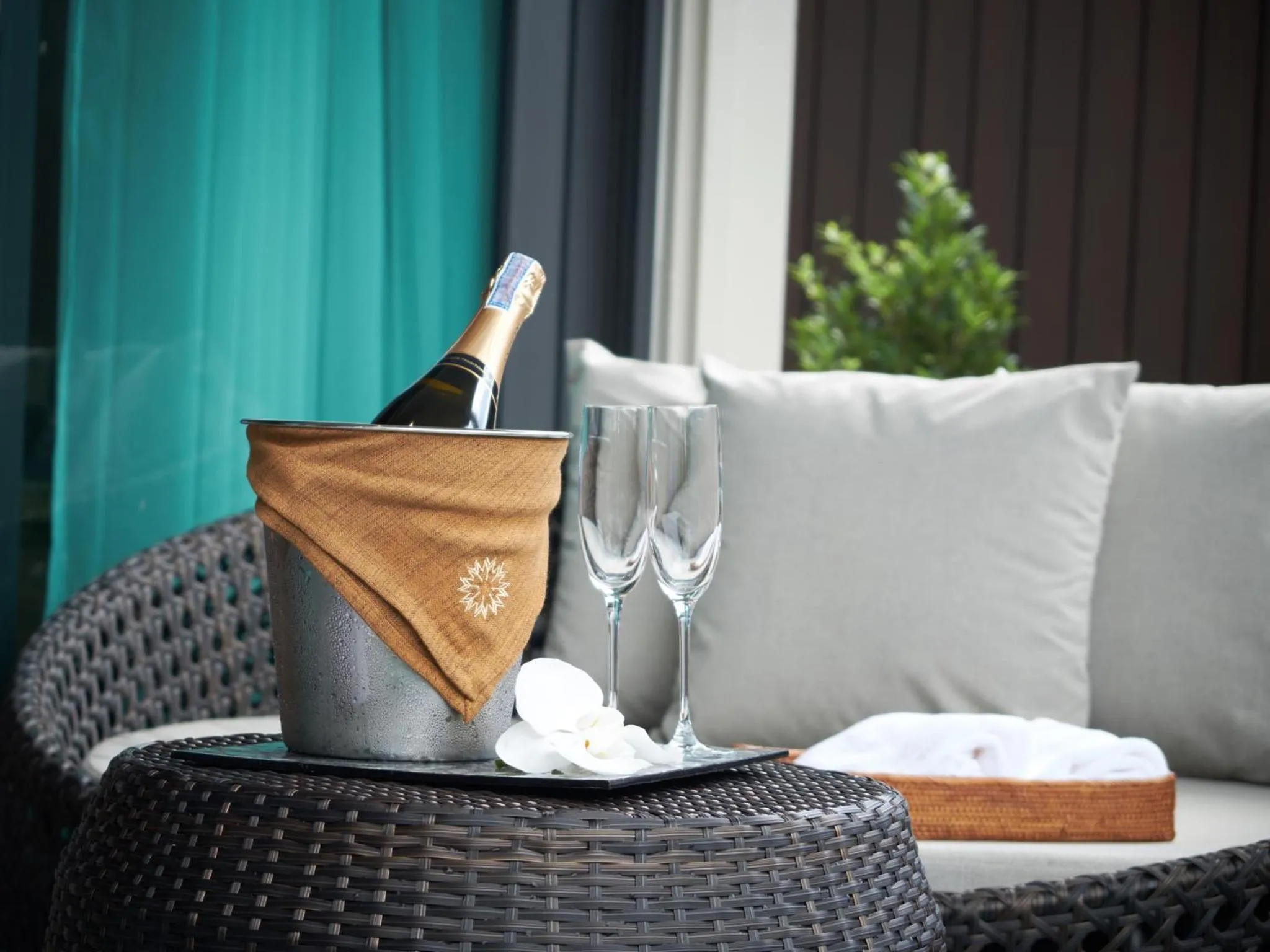 Food and drinks in De Malee Pool Villas - SHA Extra Plus