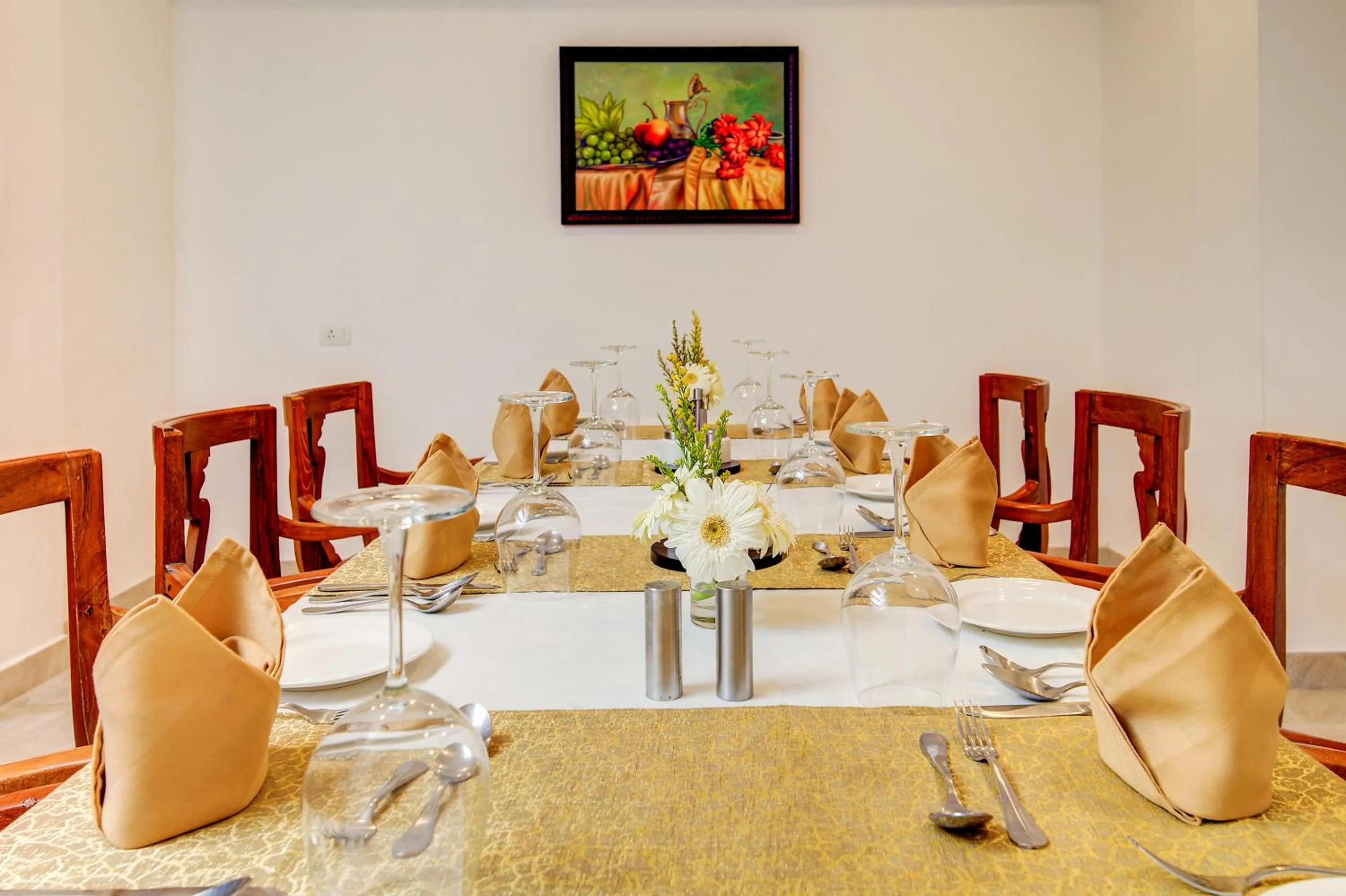 Restaurant/places to eat in Sterling Guruvayur