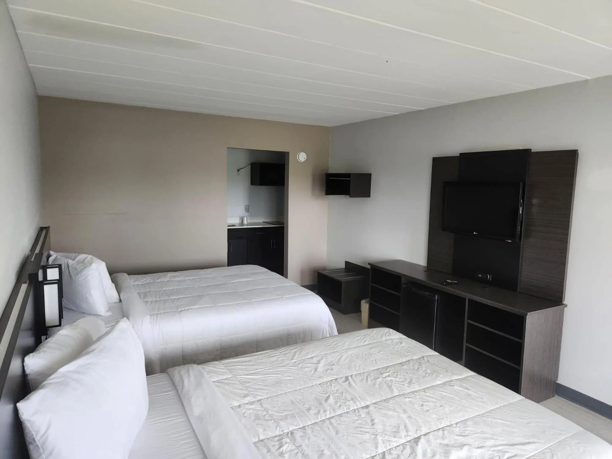 Bed in Royal Inn Hotel