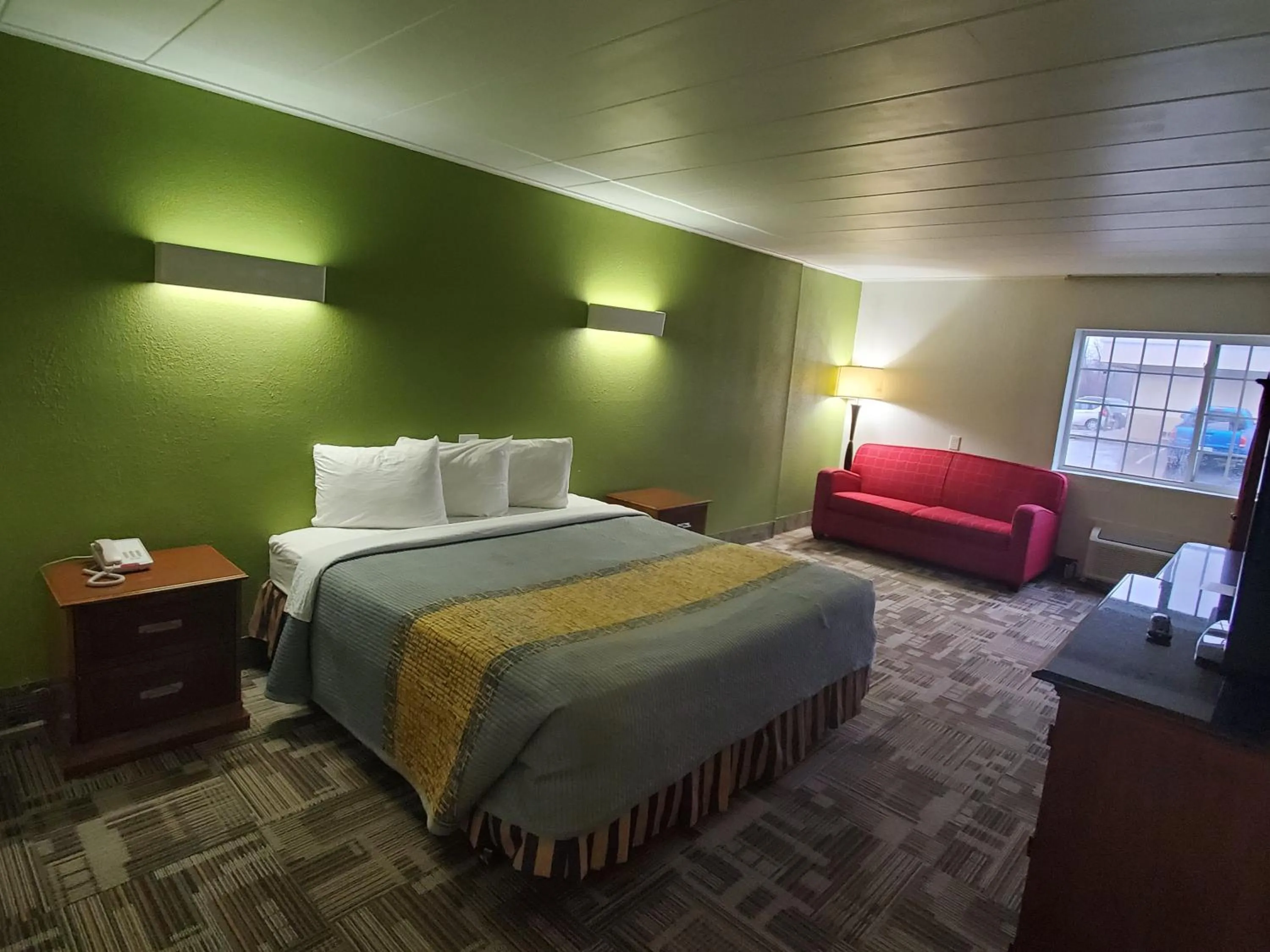 Bed in Royal Inn Hotel