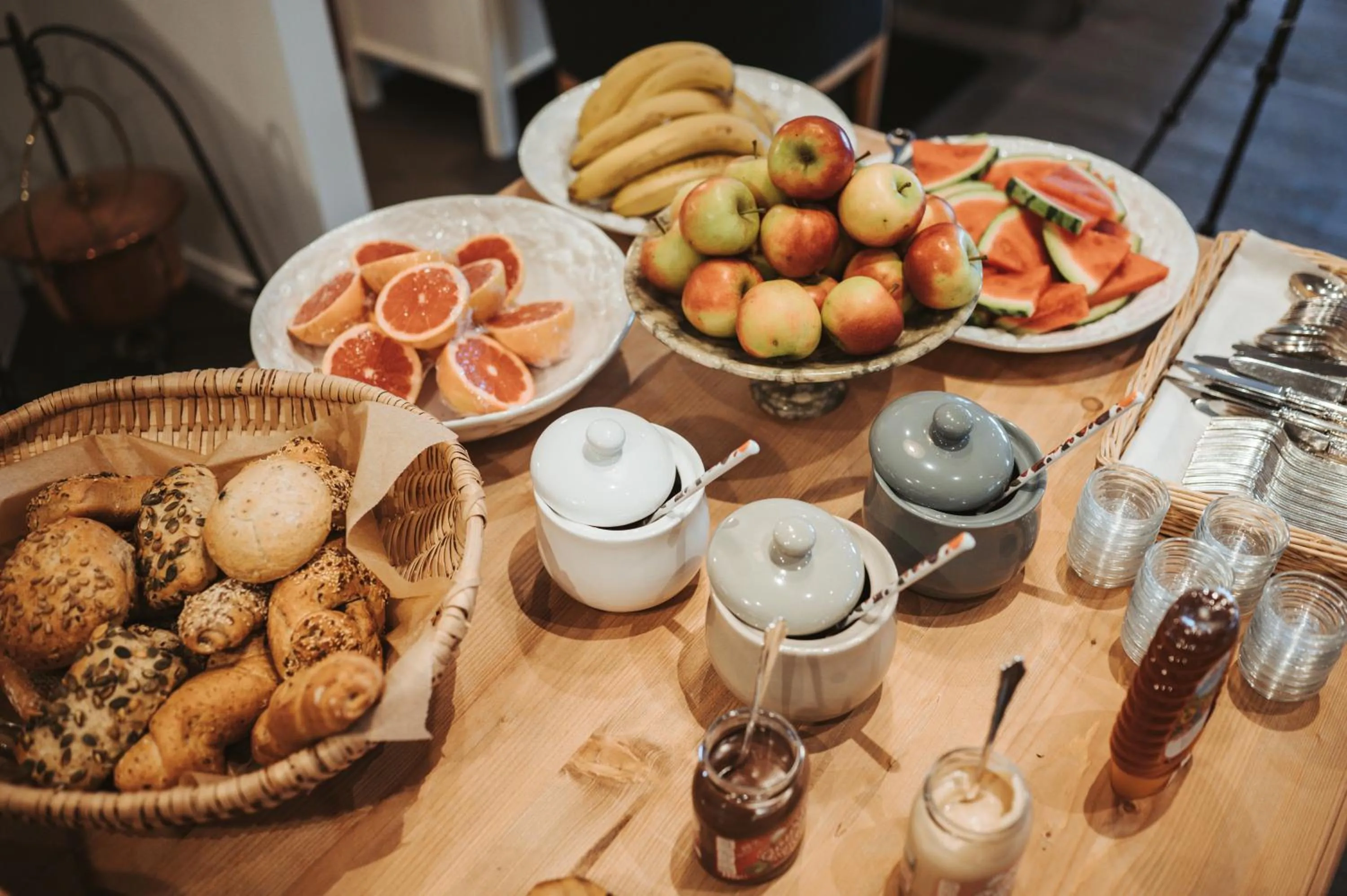 Buffet breakfast in HENRI Country House Seefeld