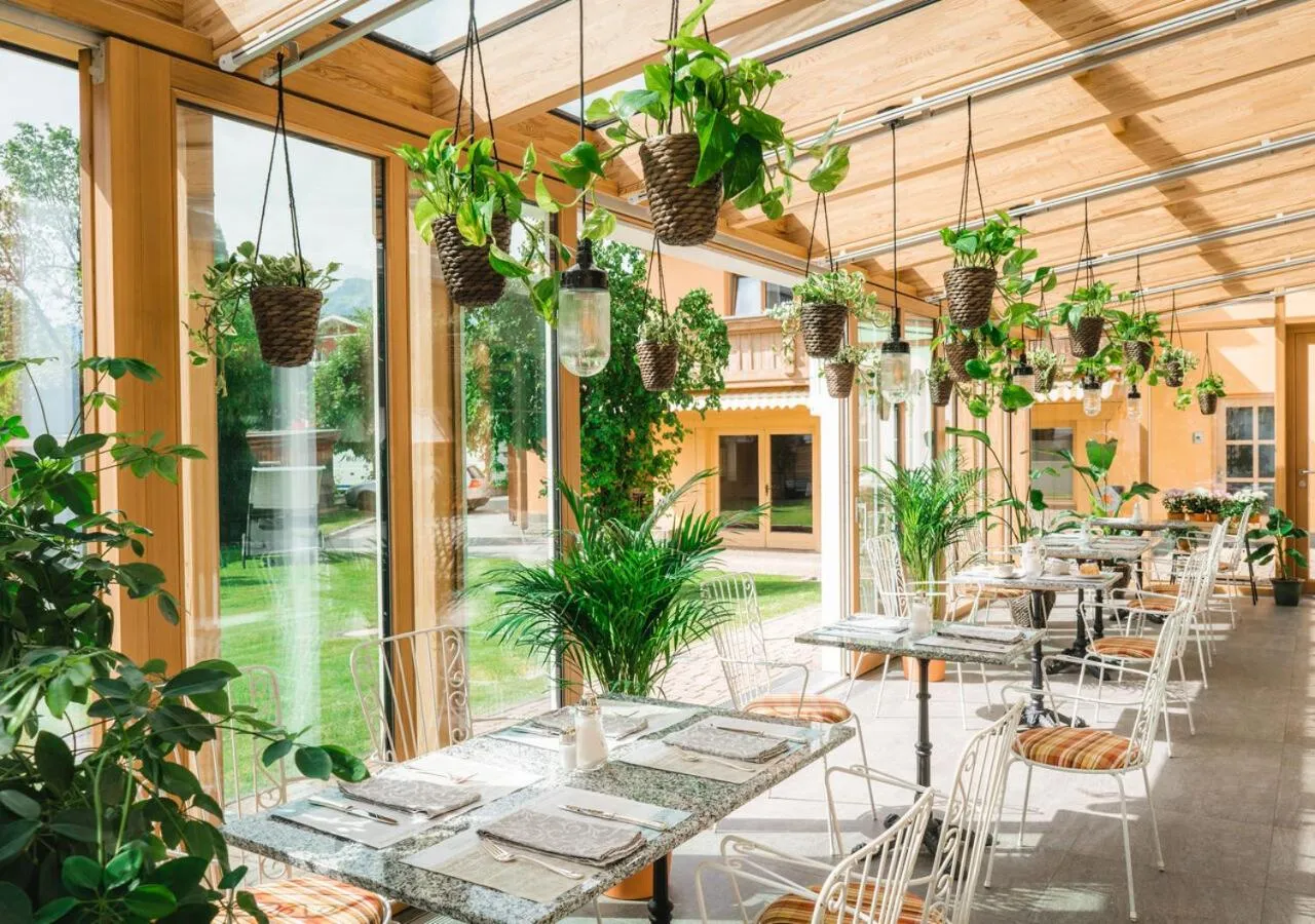 Lounge or bar in HENRI Country House Seefeld