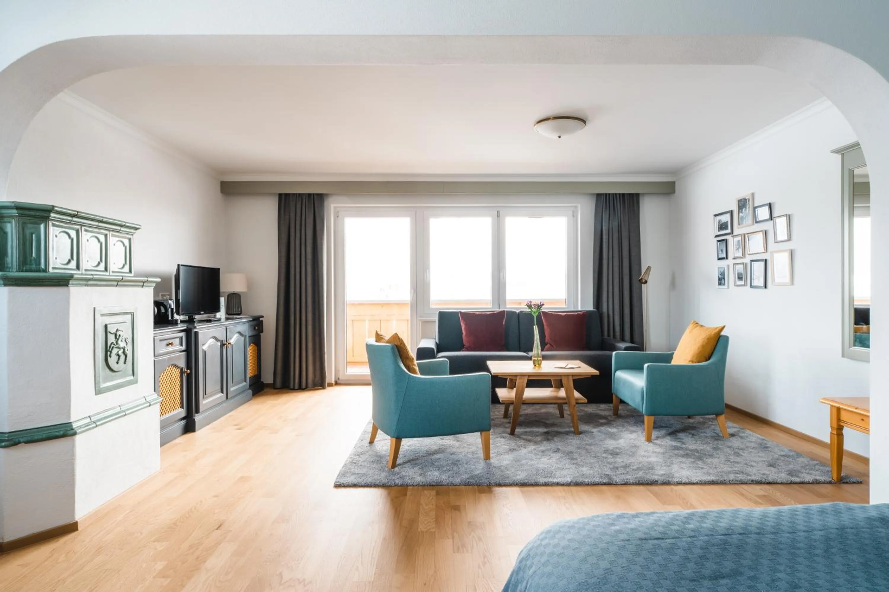 Photo of the whole room in HENRI Country House Seefeld