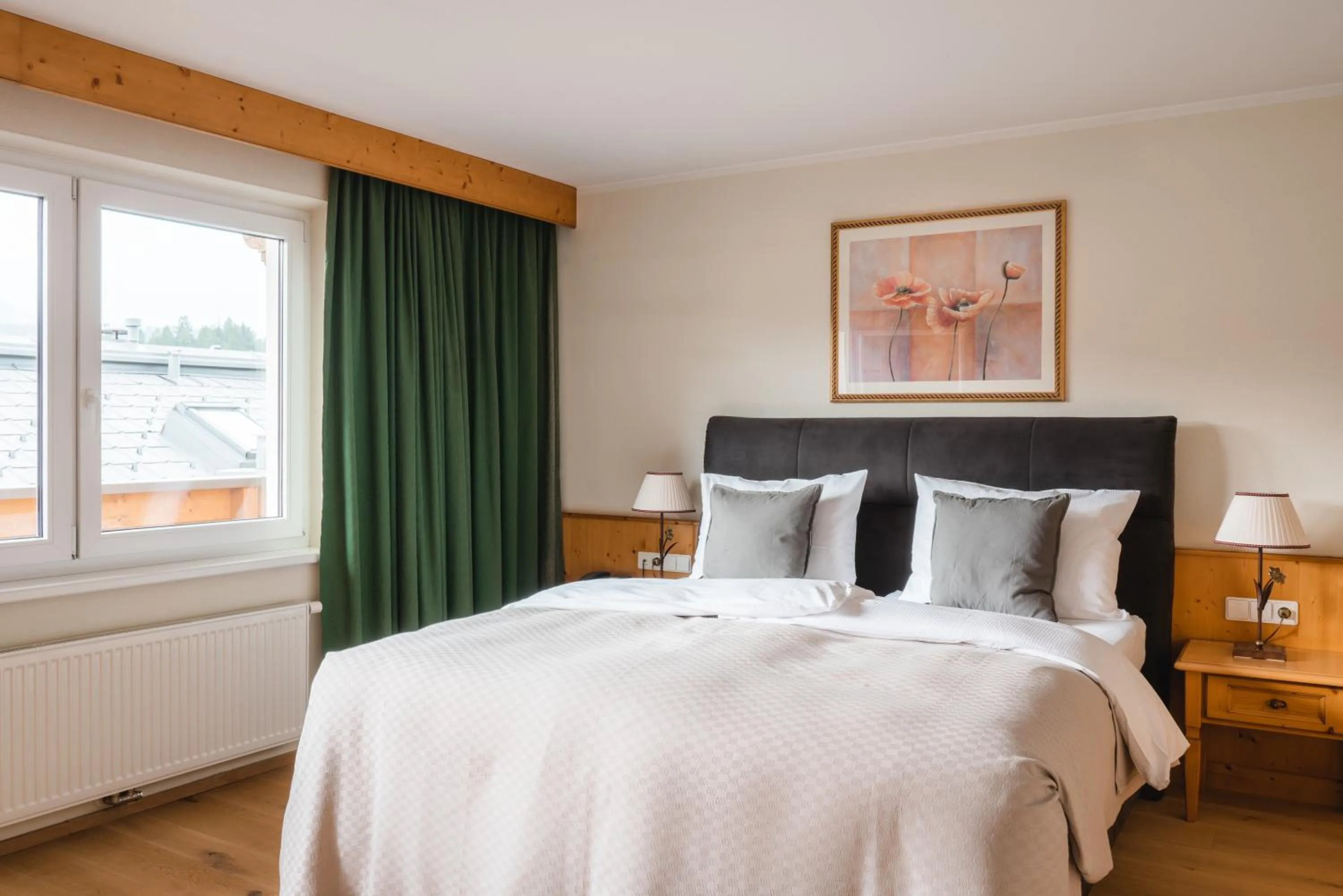 Photo of the whole room in HENRI Country House Seefeld