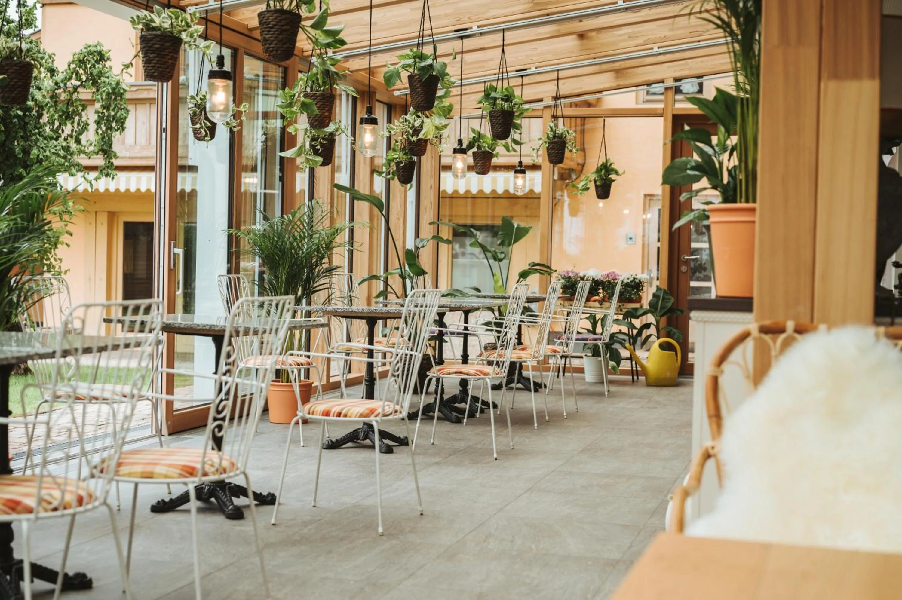 Lounge or bar in HENRI Country House Seefeld