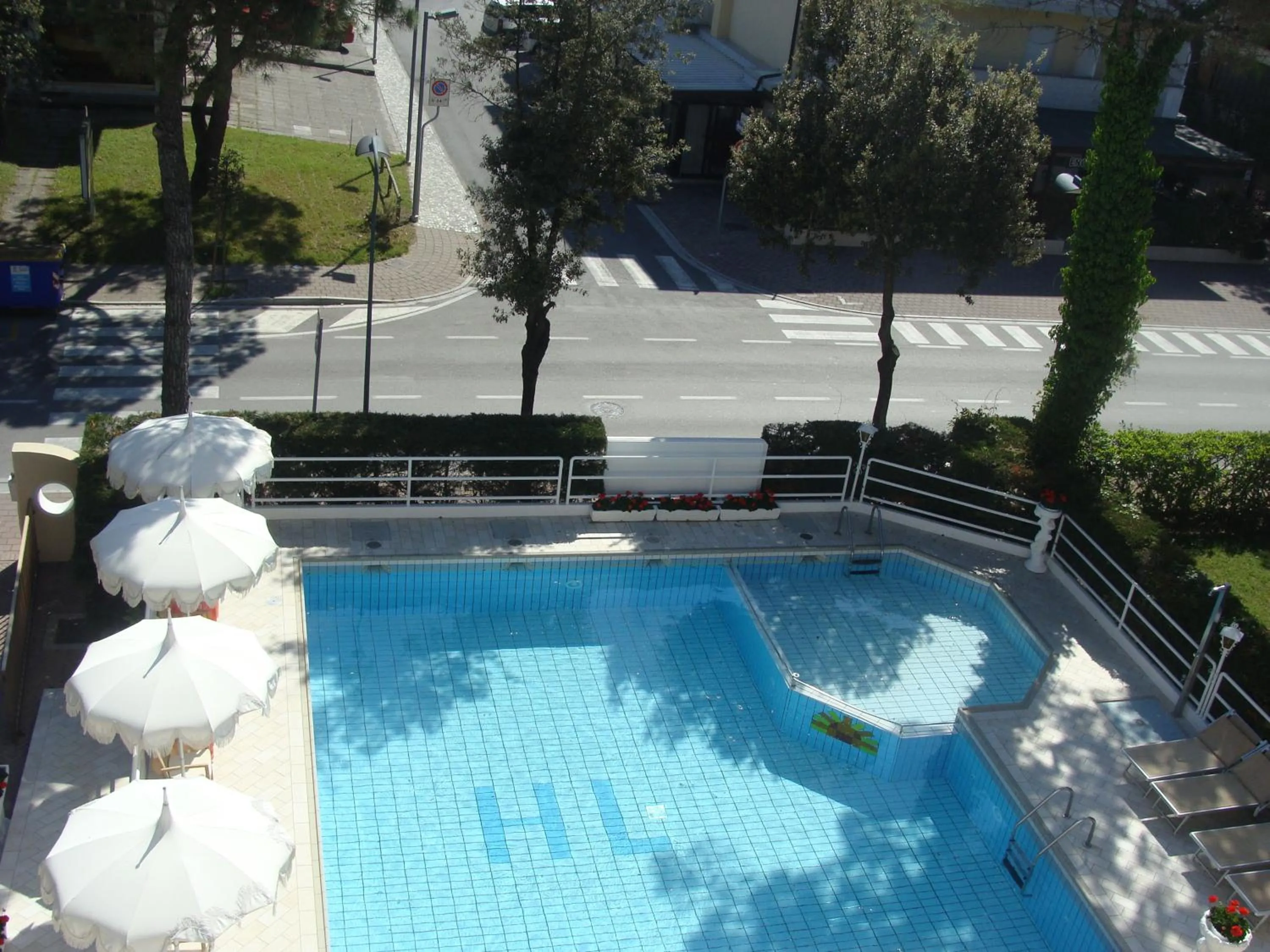 Swimming pool in Hotel Villa Luisa