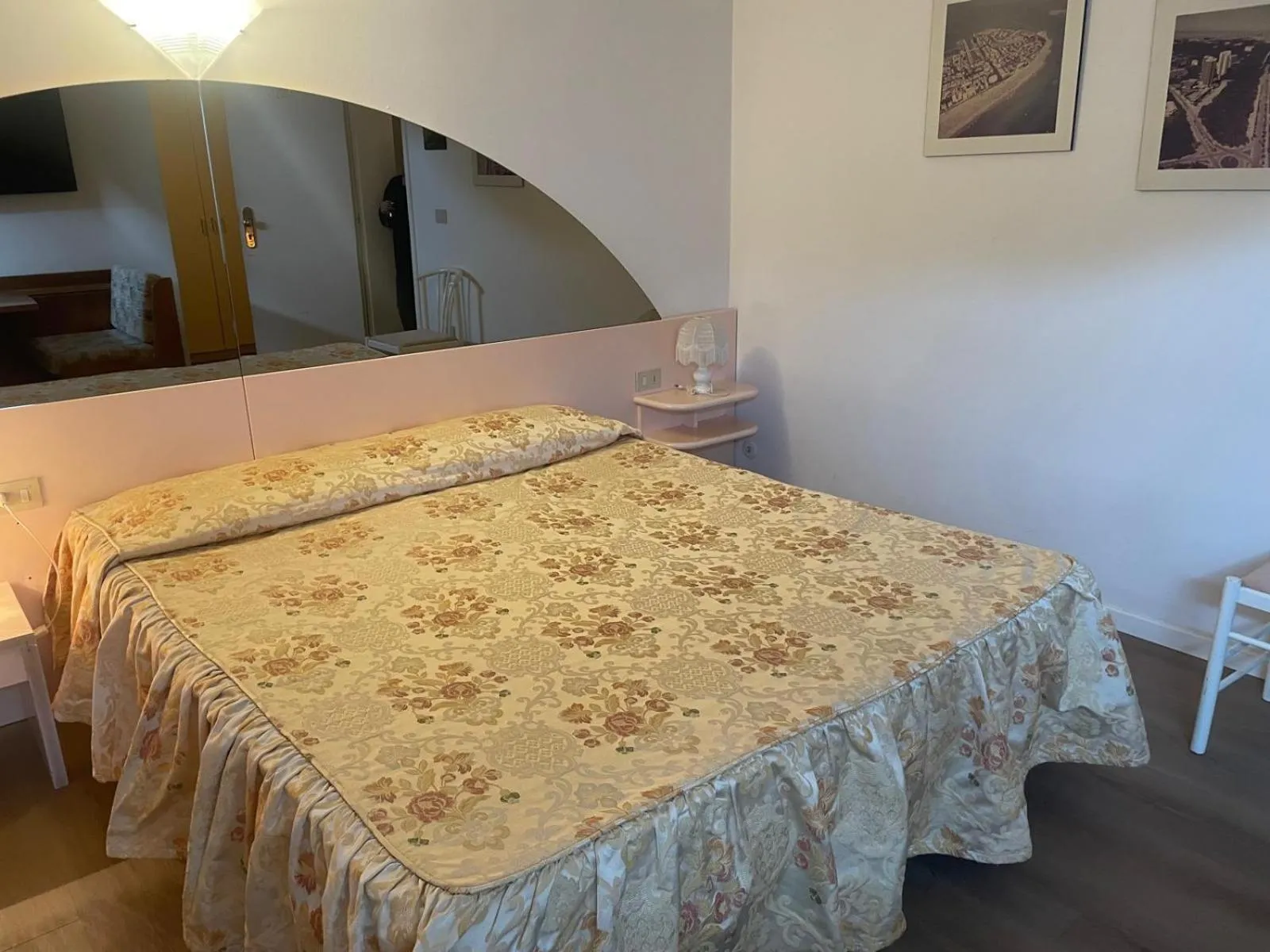 Bed in Hotel Villa Luisa