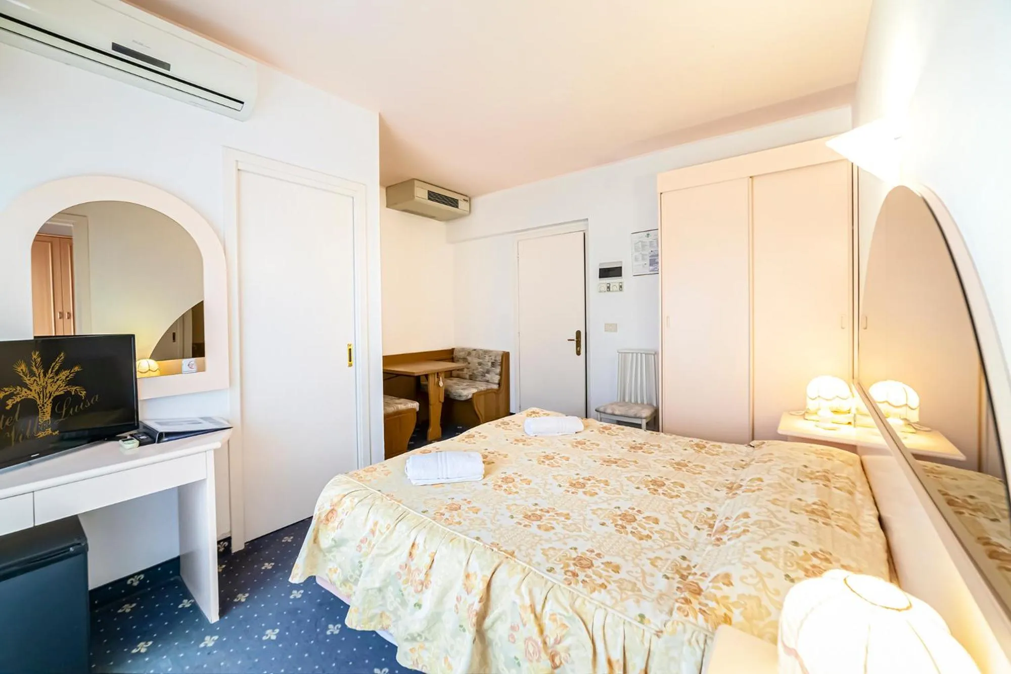 Bed in Hotel Villa Luisa