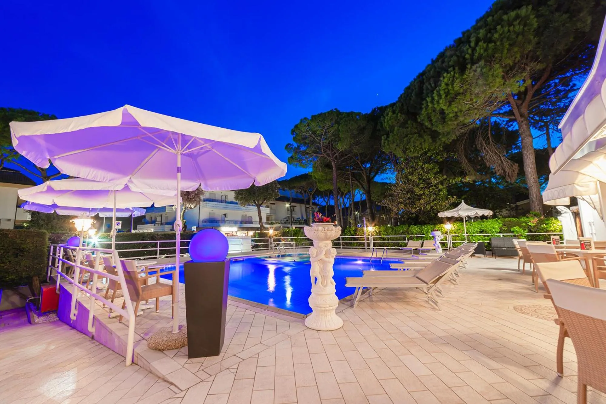 Pool view in Hotel Villa Luisa