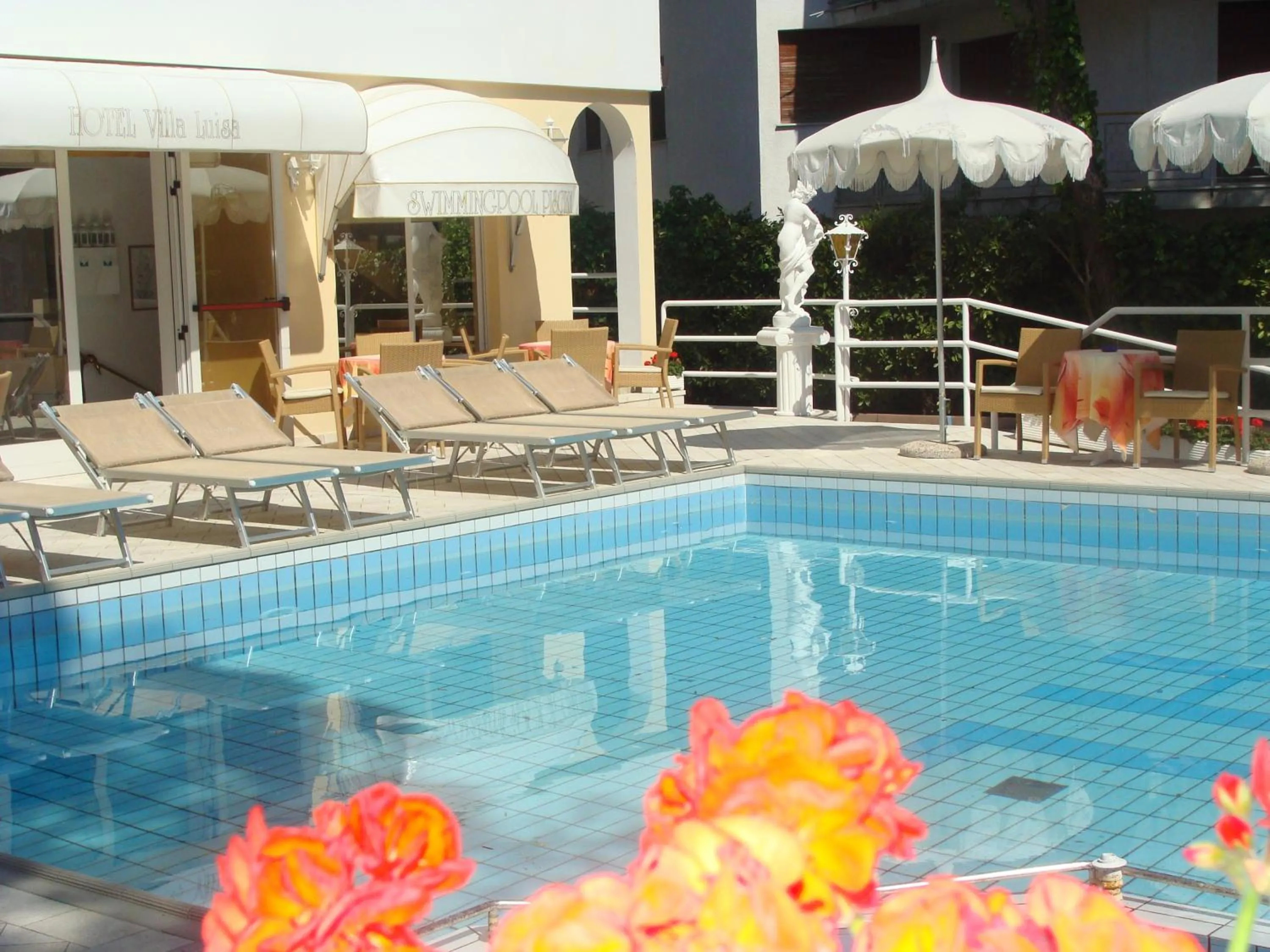 Swimming pool in Hotel Villa Luisa