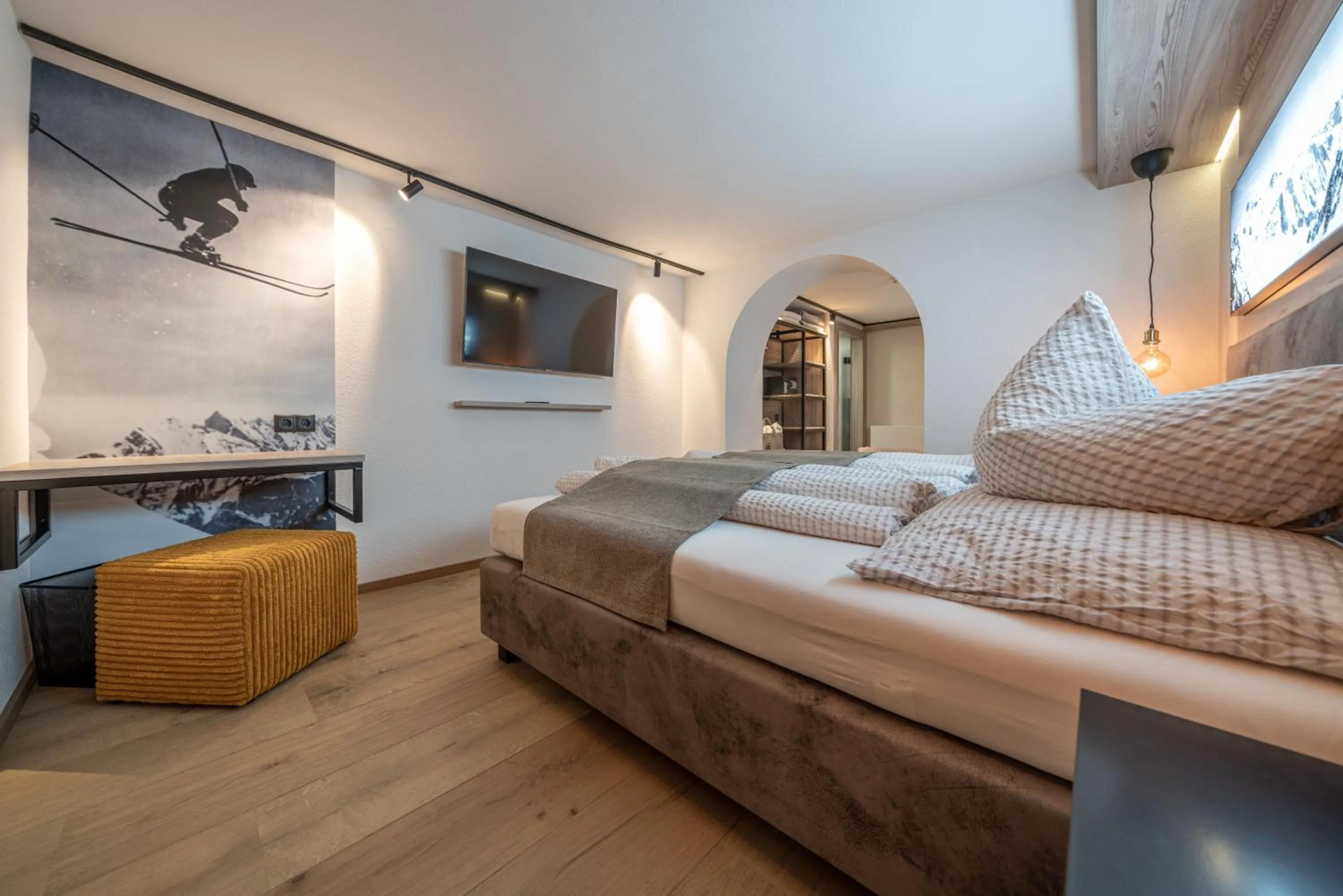 Photo of the whole room, Bed in Genusshotel Alpenblick