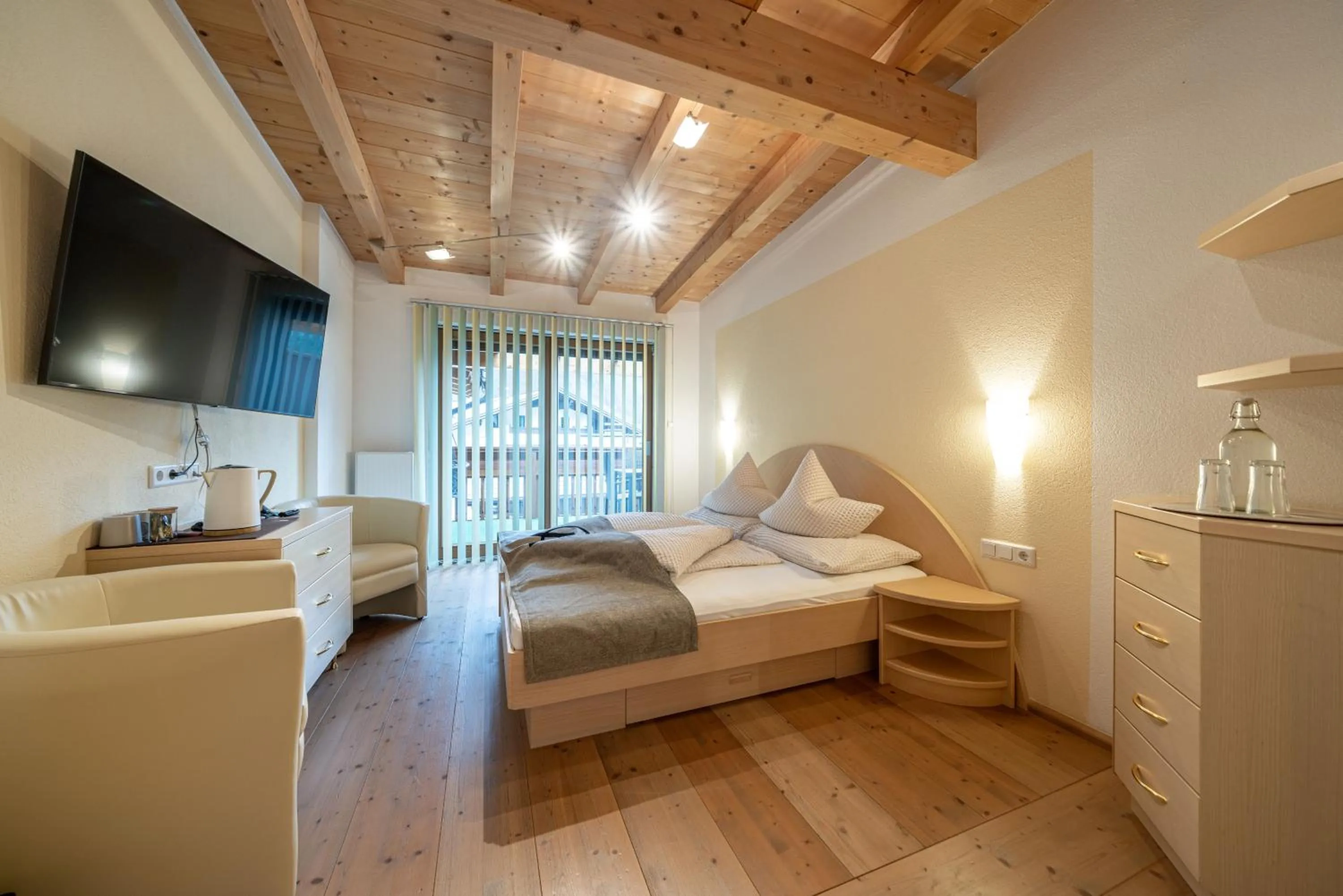 Photo of the whole room, Bed in Genusshotel Alpenblick