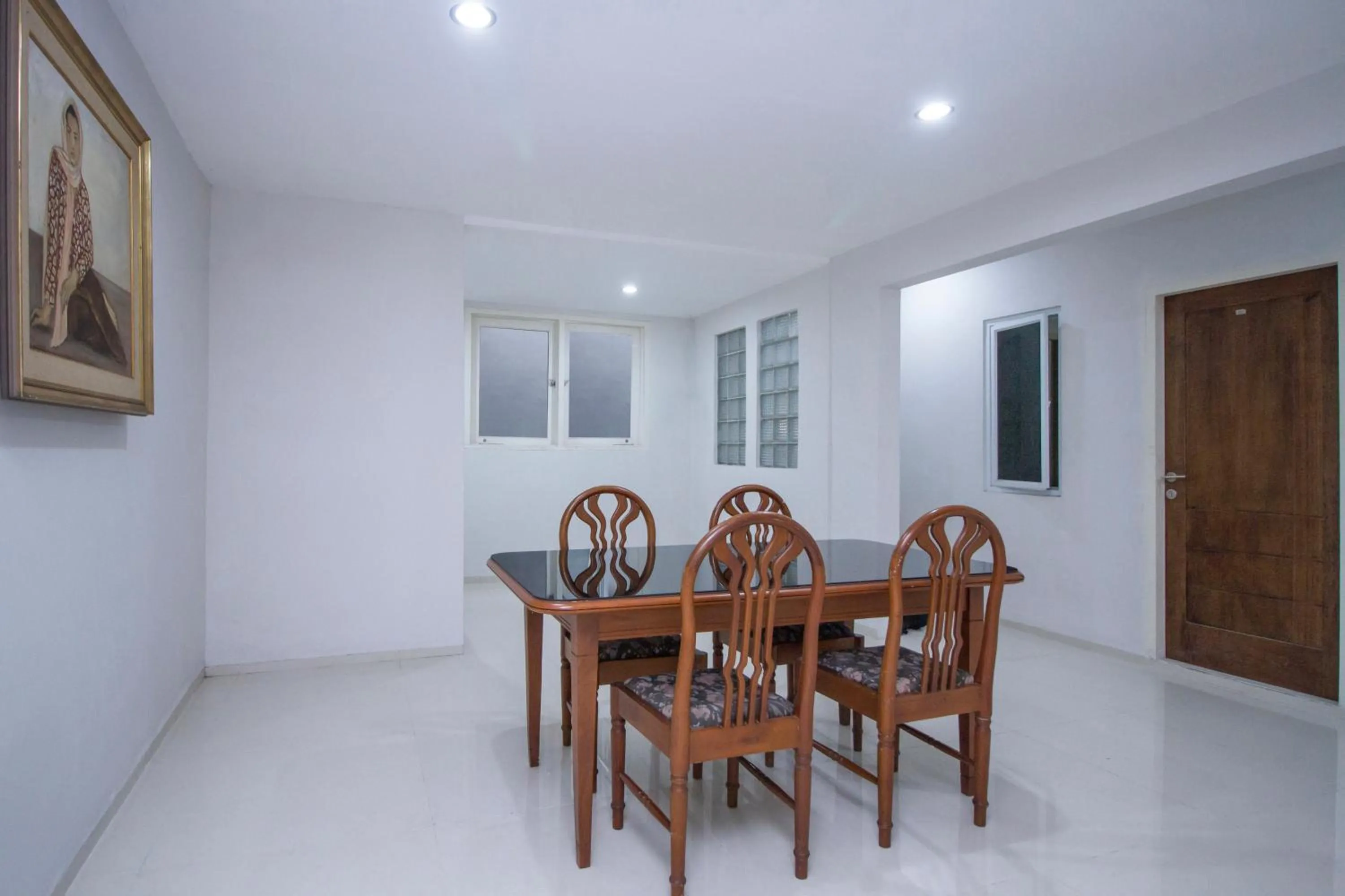 Seating area in UROOMS Tanah Abang