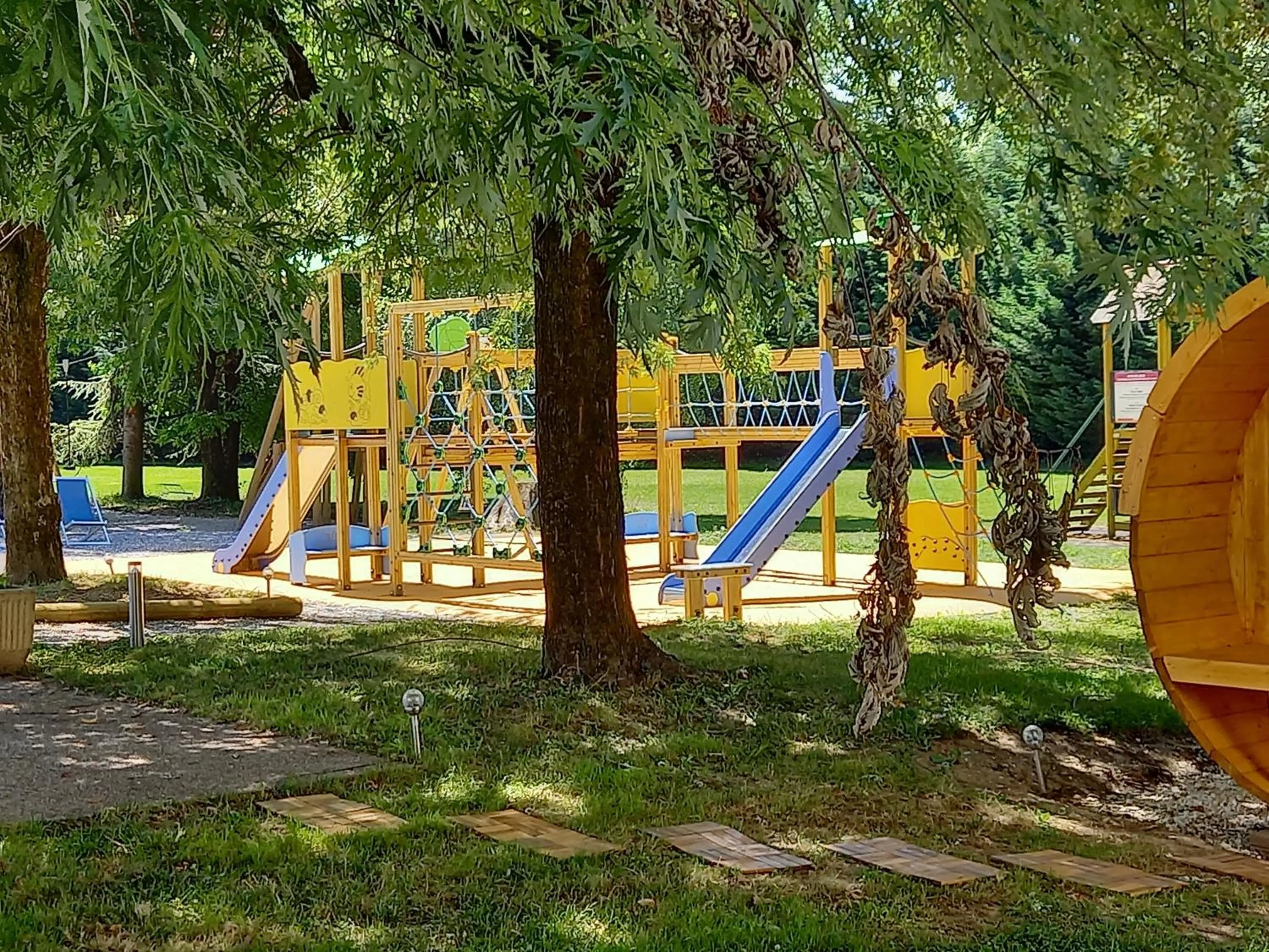 Children play ground in Best Western Alexander Park Chambéry