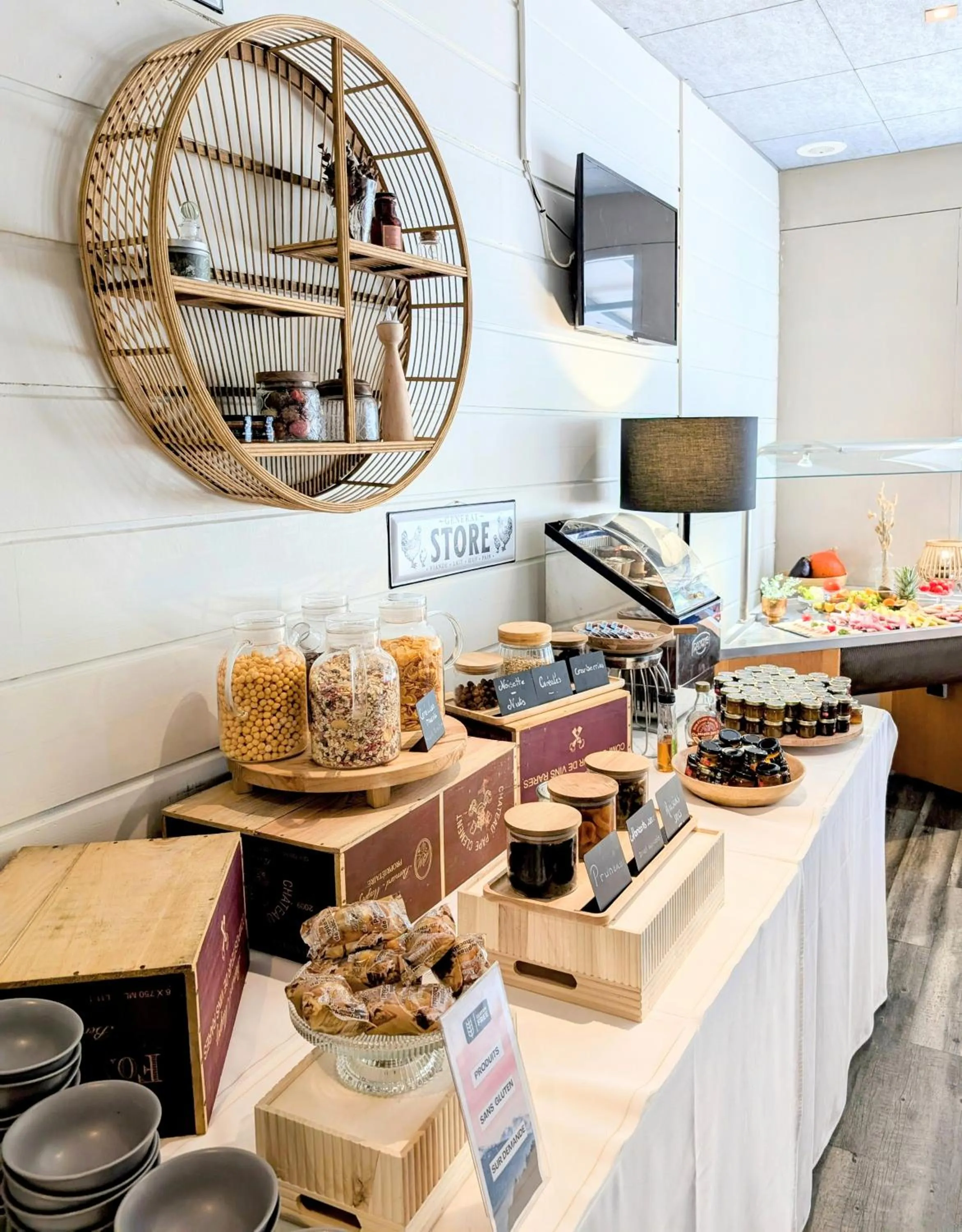 Buffet breakfast in Best Western Alexander Park Chambéry