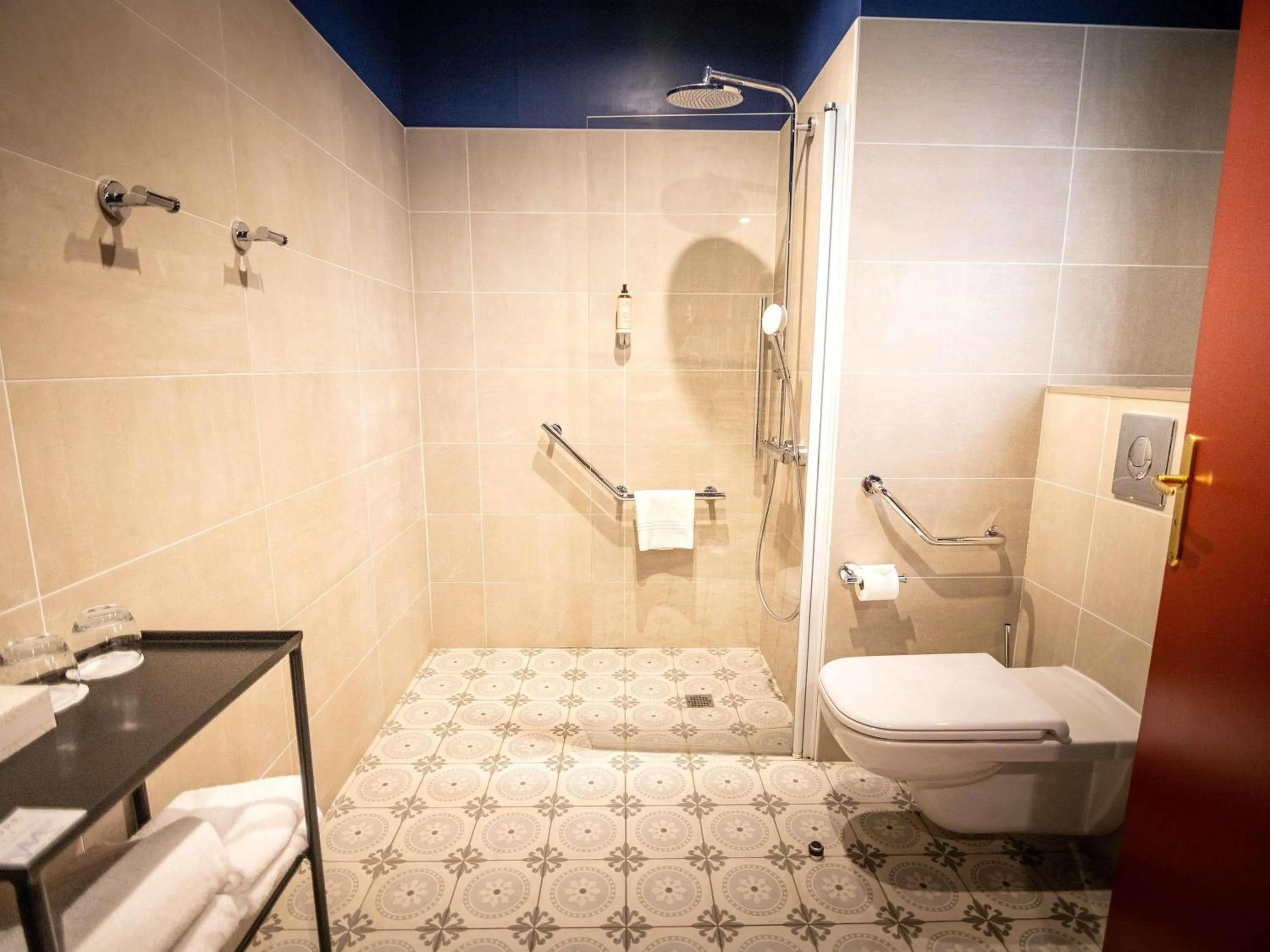 Bedroom in Hôtel Mercure Rochefort La Corderie Royale