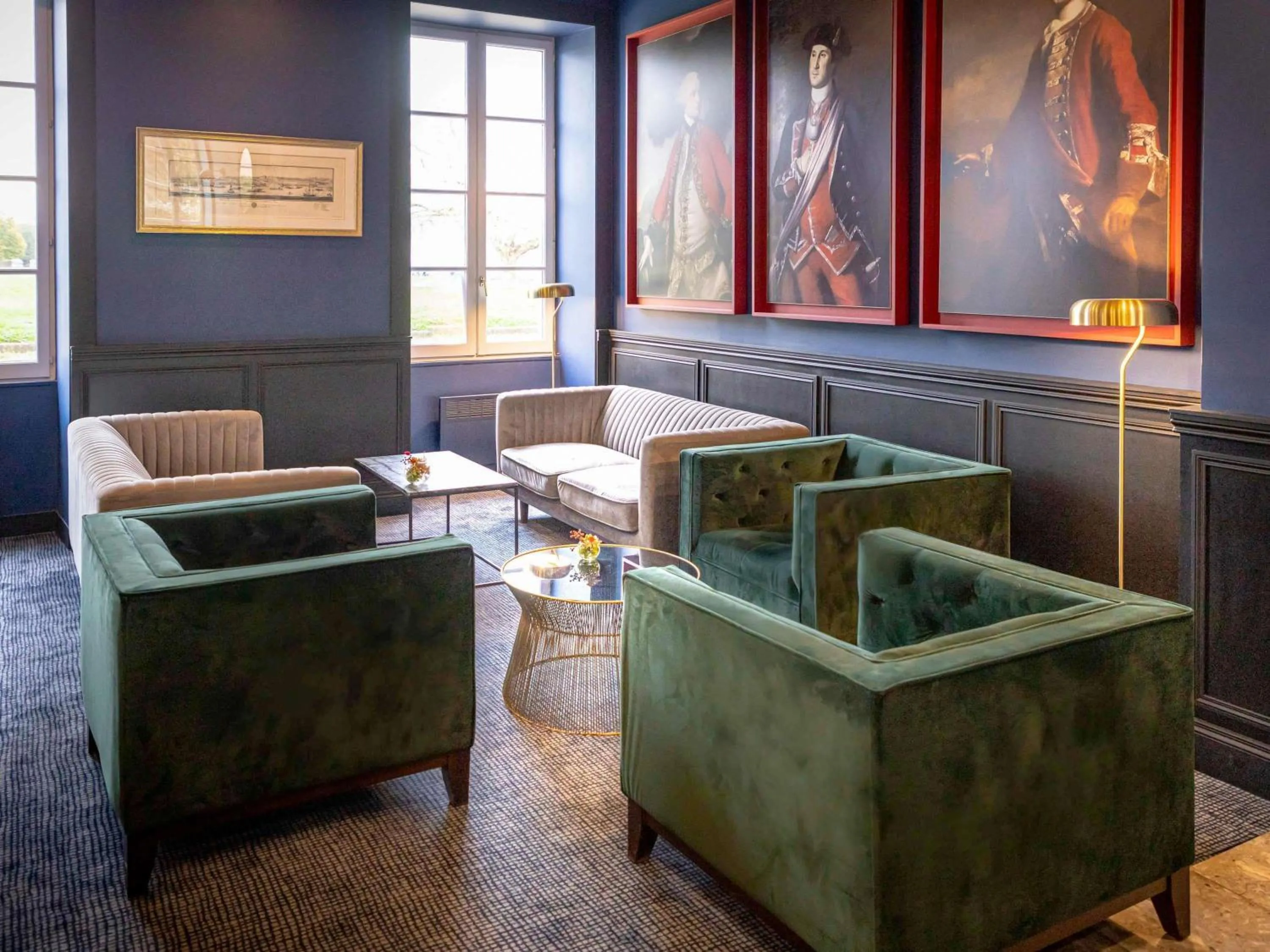 Lounge or bar in Hôtel Mercure Rochefort La Corderie Royale