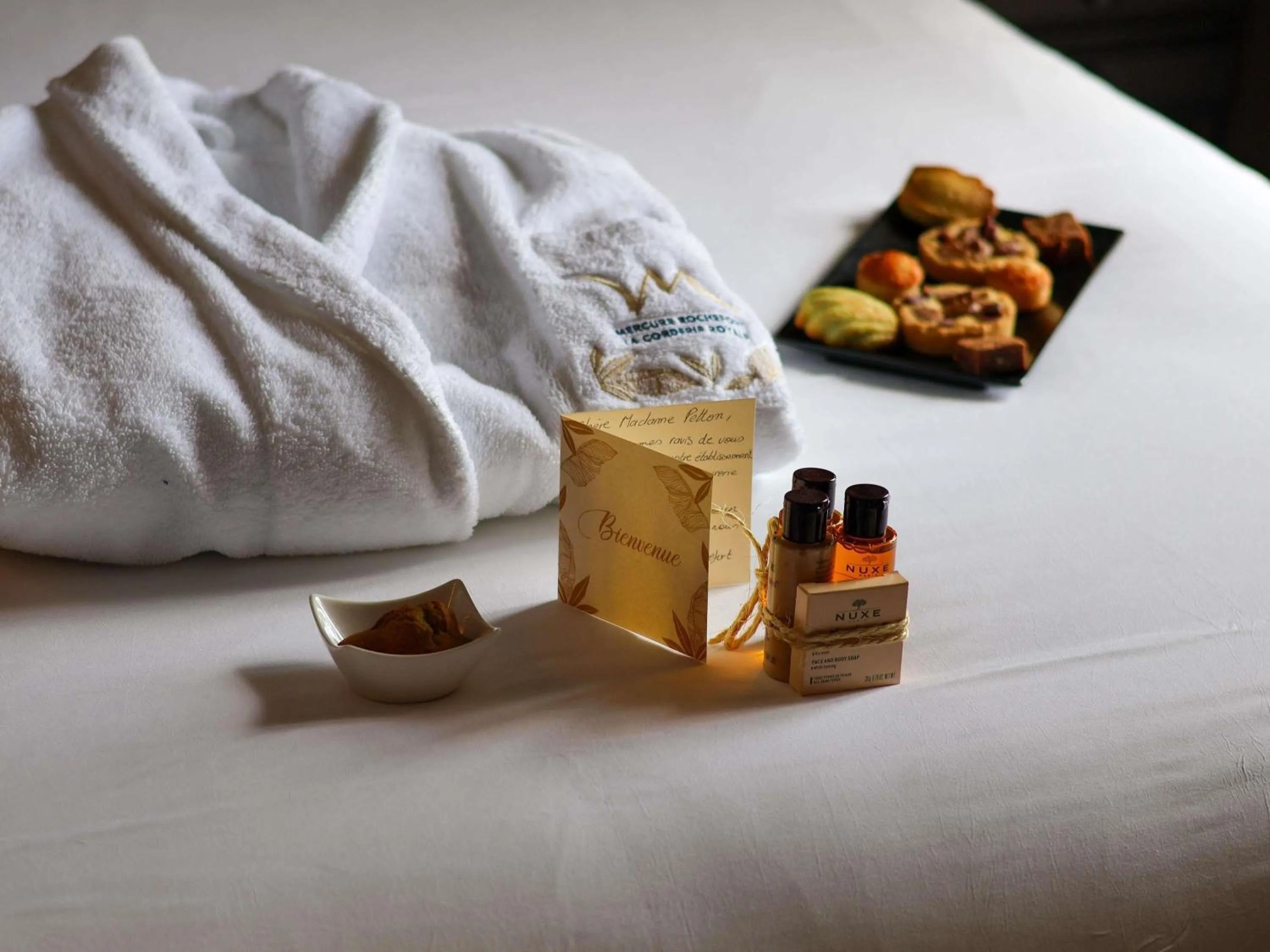 Bedroom, Bed in Hôtel Mercure Rochefort La Corderie Royale