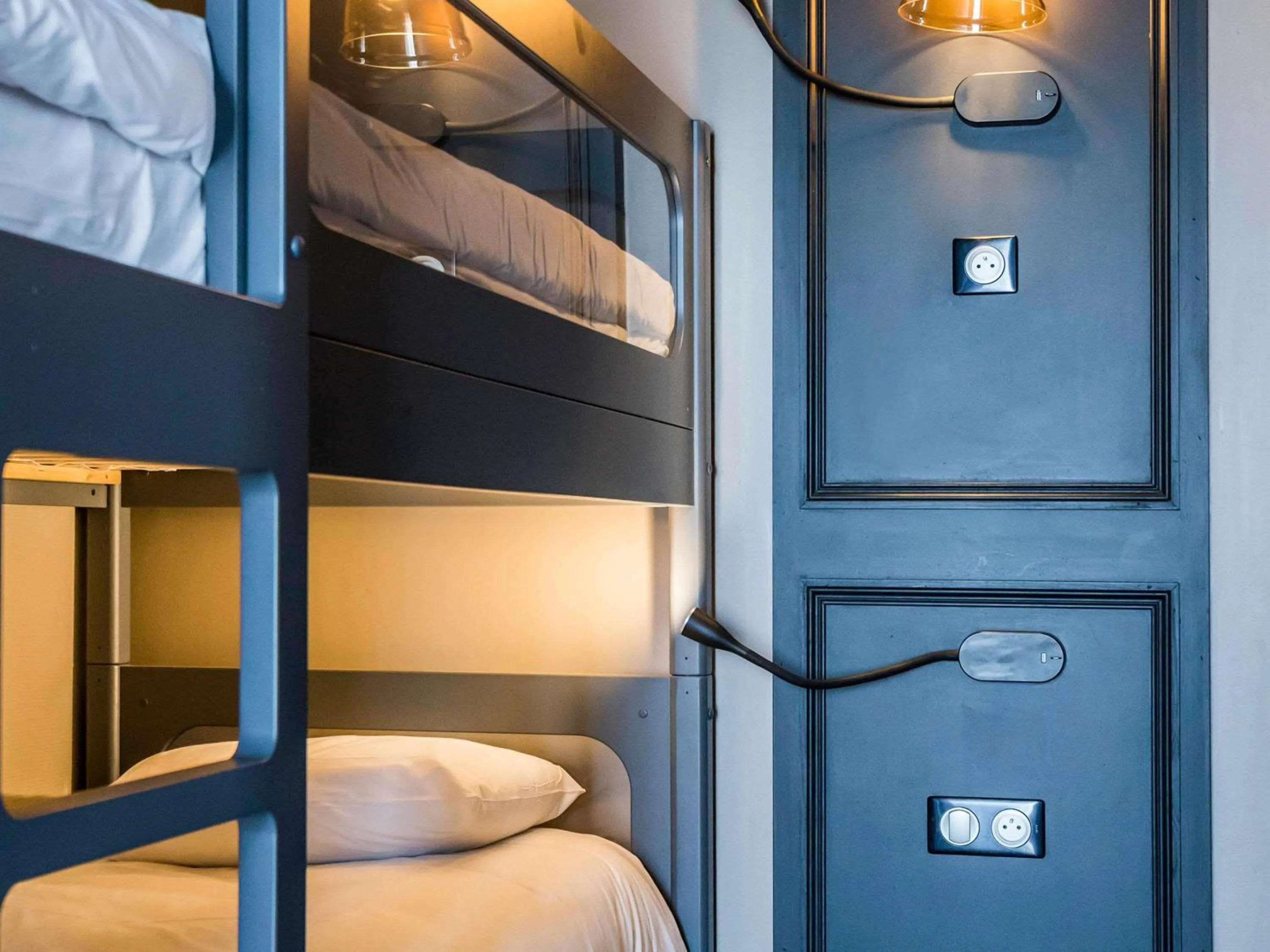 Bedroom, Bed in Hôtel Mercure Rochefort La Corderie Royale