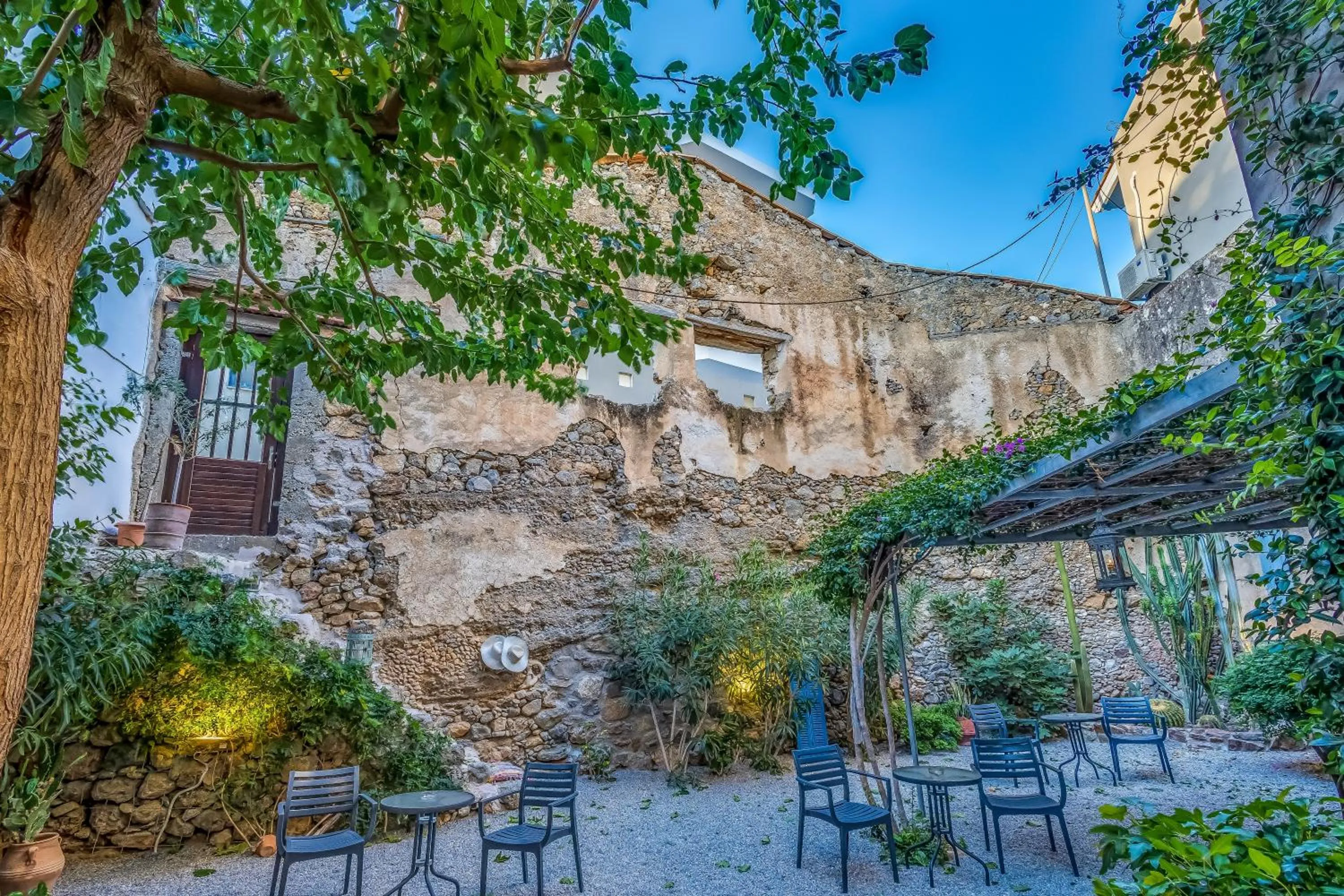 Garden in Sofia's Lovely Rooms
