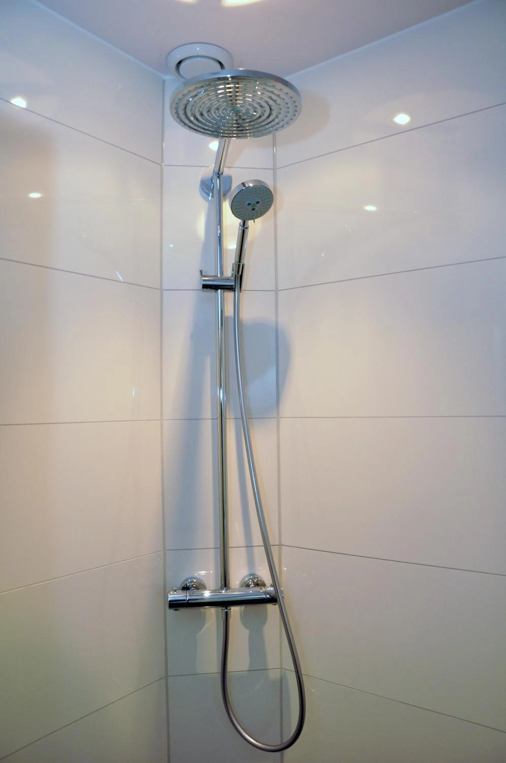 Shower in Hotel Havenzicht Texel