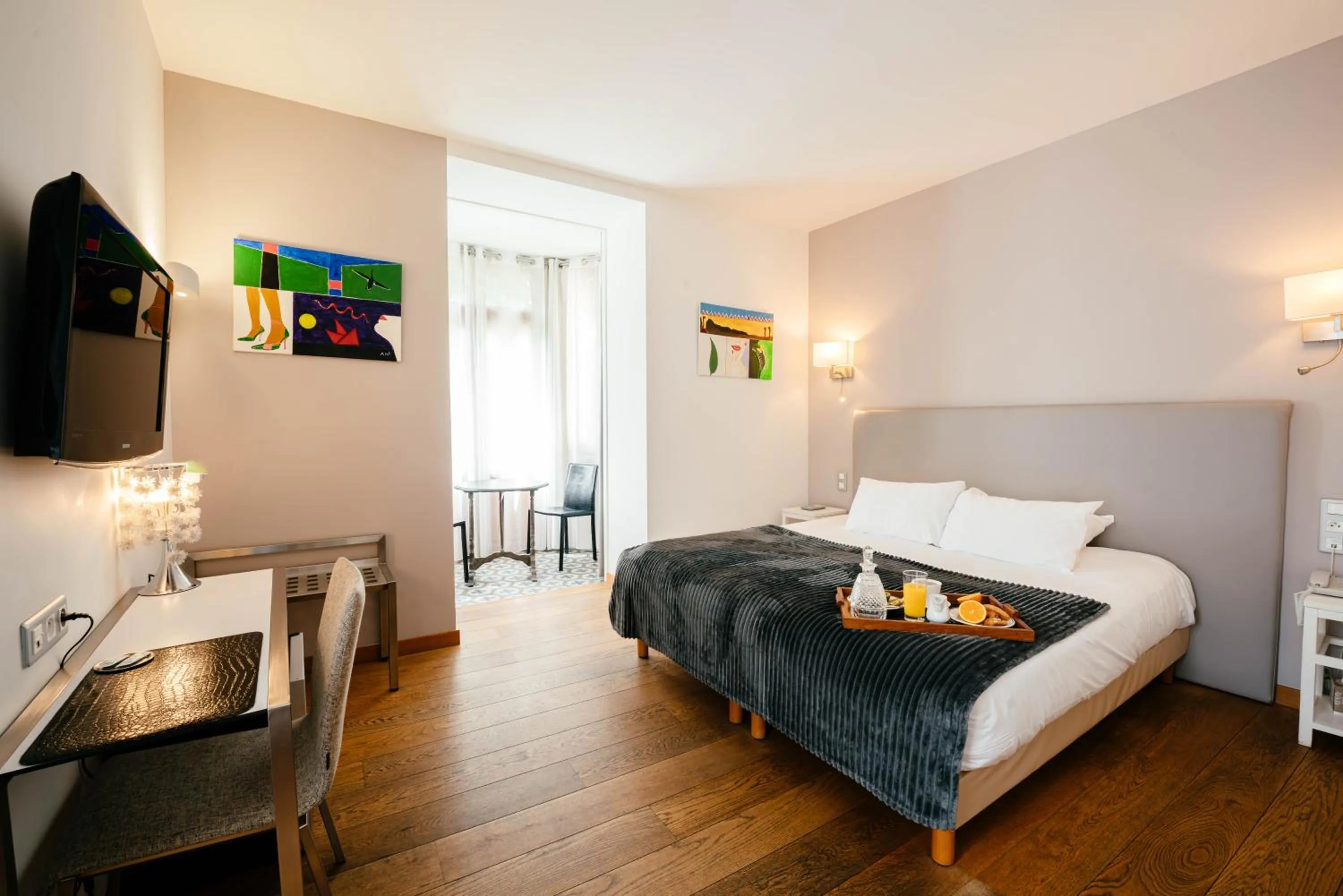 Bed in Le Manoir d'Agnès Logis hôtel restaurant