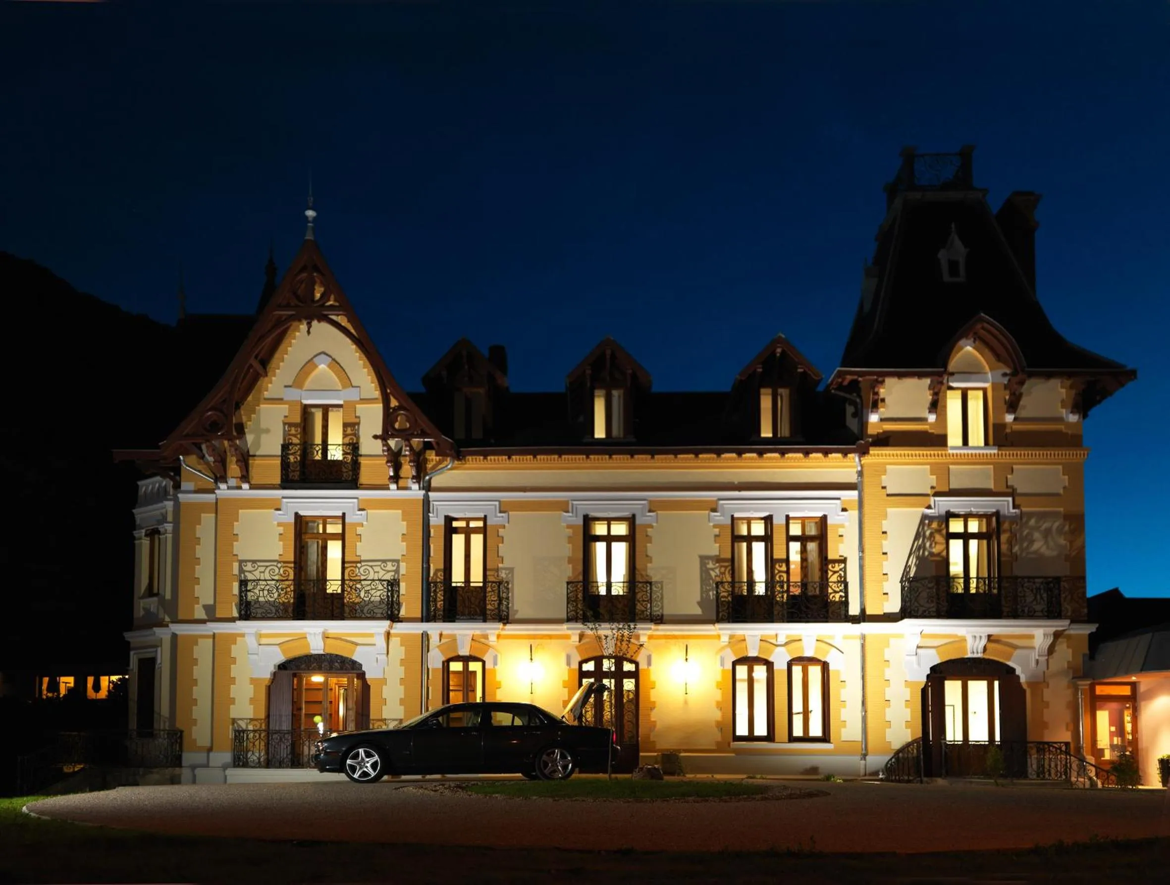 Property building in Le Manoir d'Agnès Logis hôtel restaurant