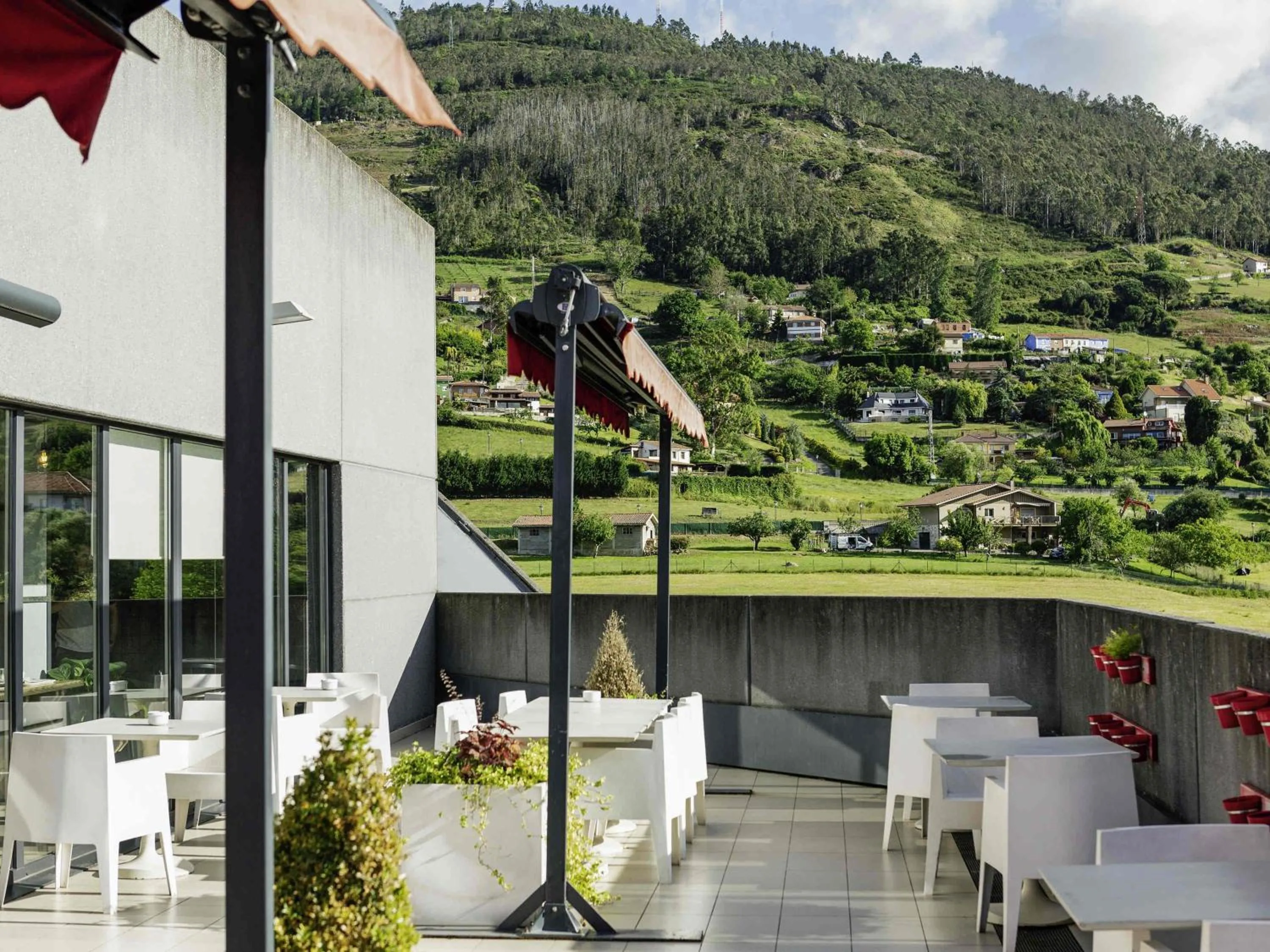 Property building in Ibis Oviedo