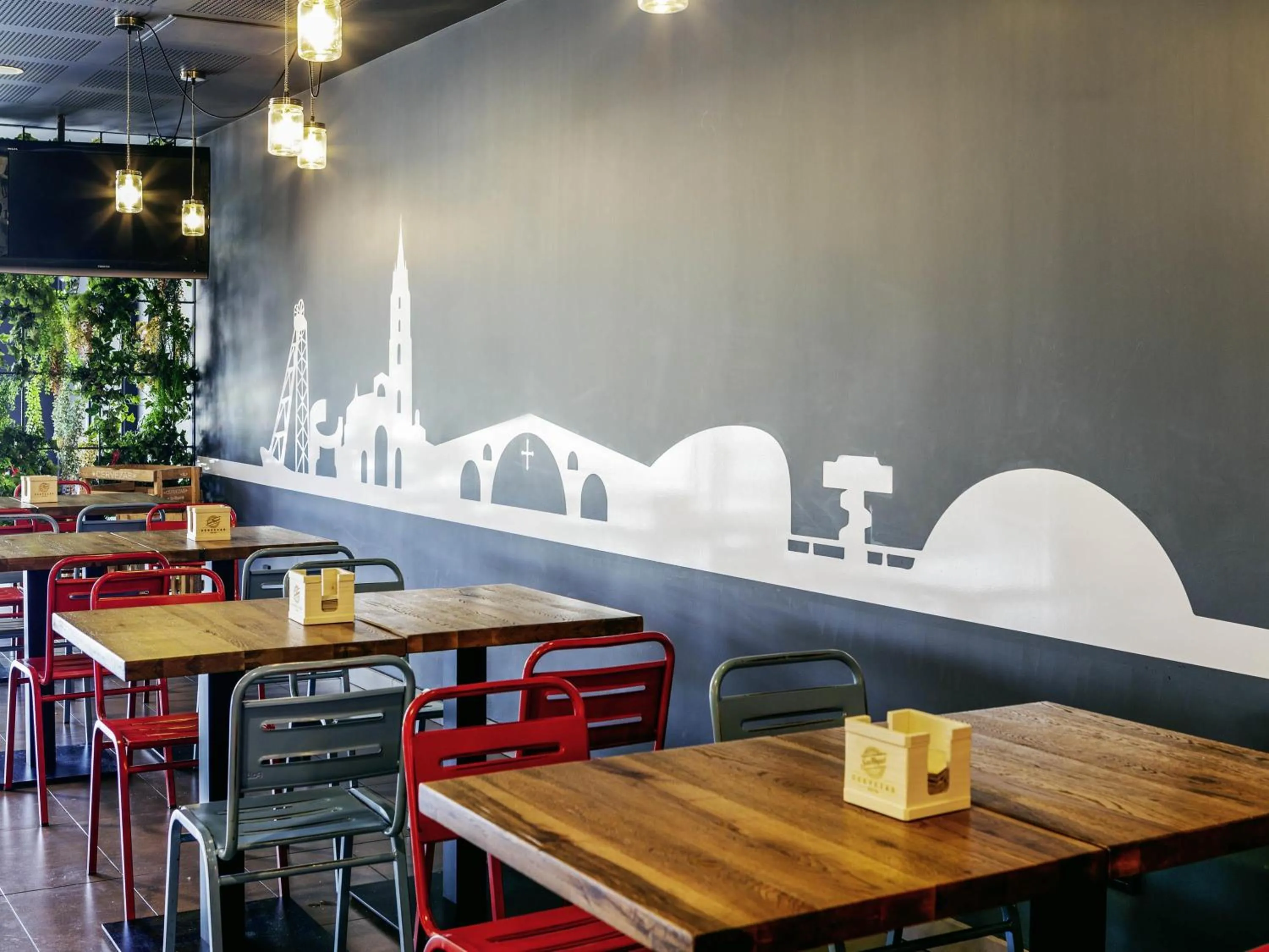 Lounge or bar in Ibis Oviedo