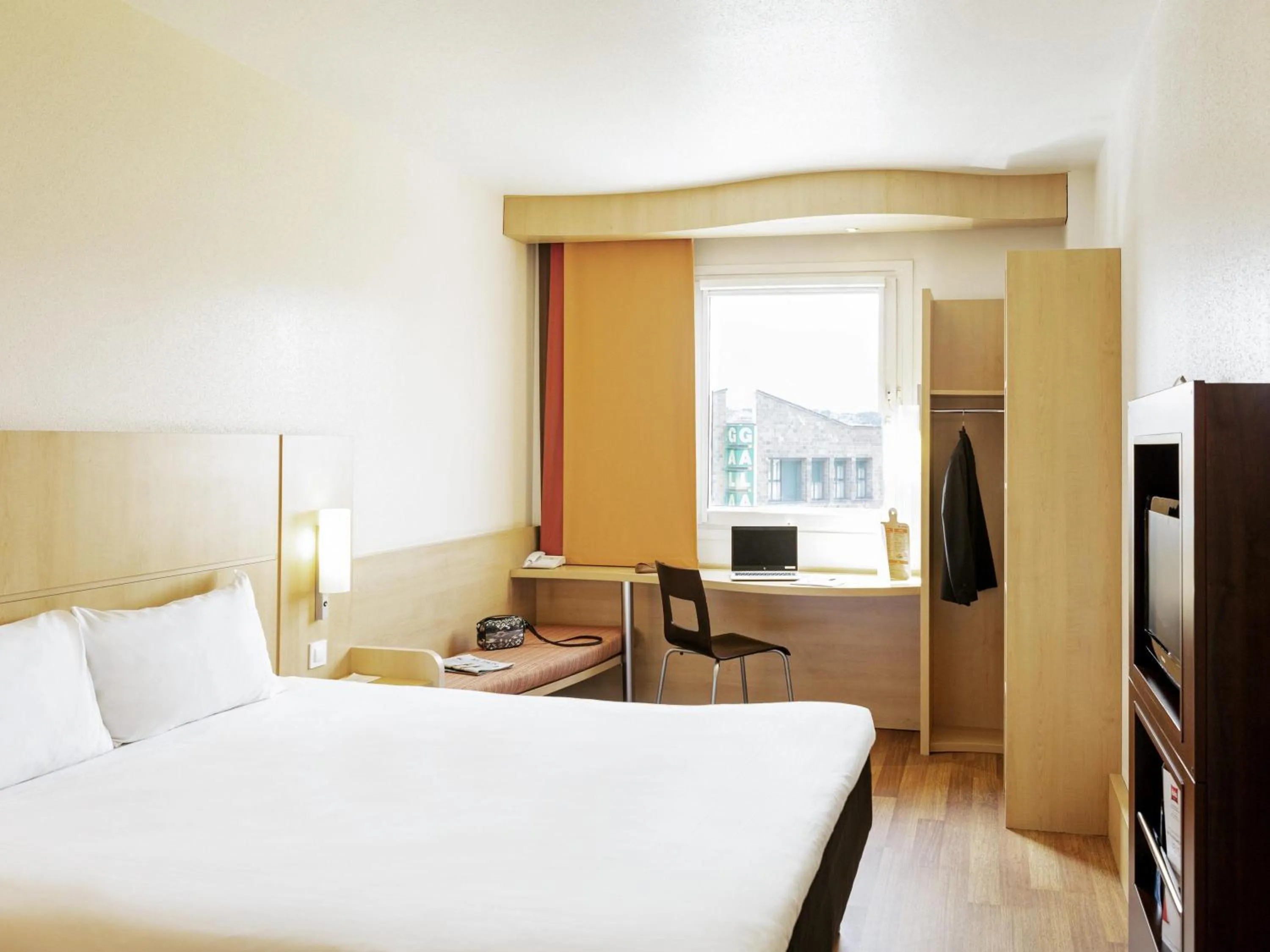 Bedroom, Bed in Ibis Oviedo