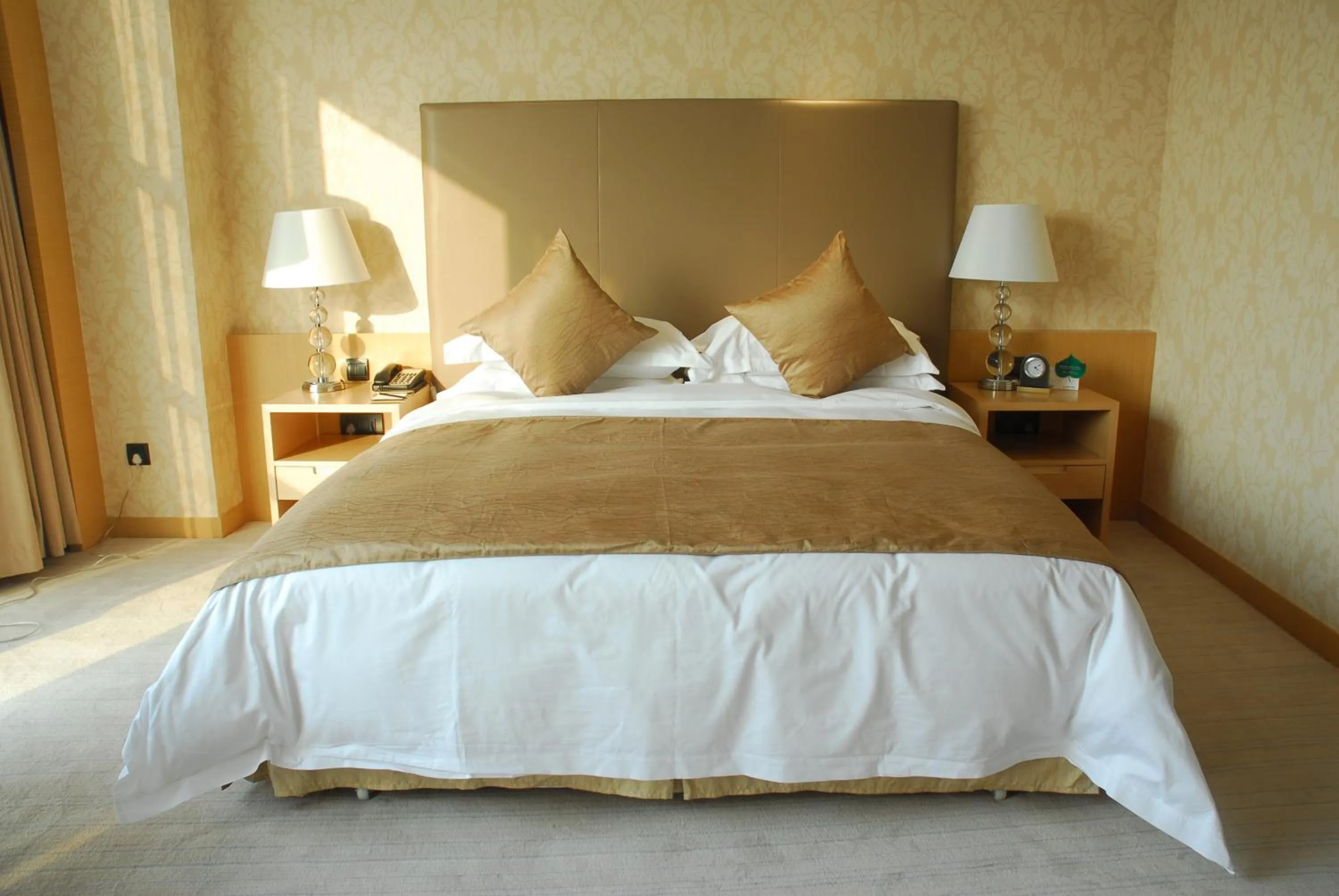 Bed in Wudang International Hotel