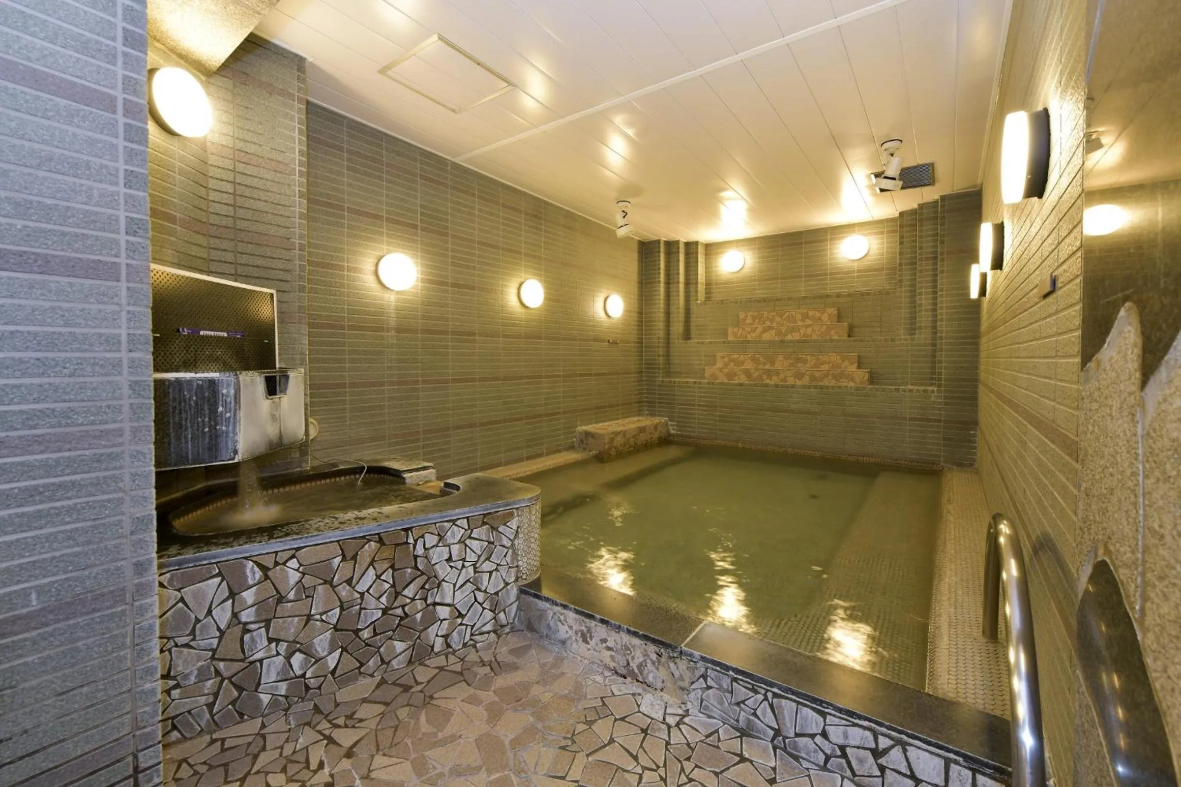 Public Bath in Refre Forum