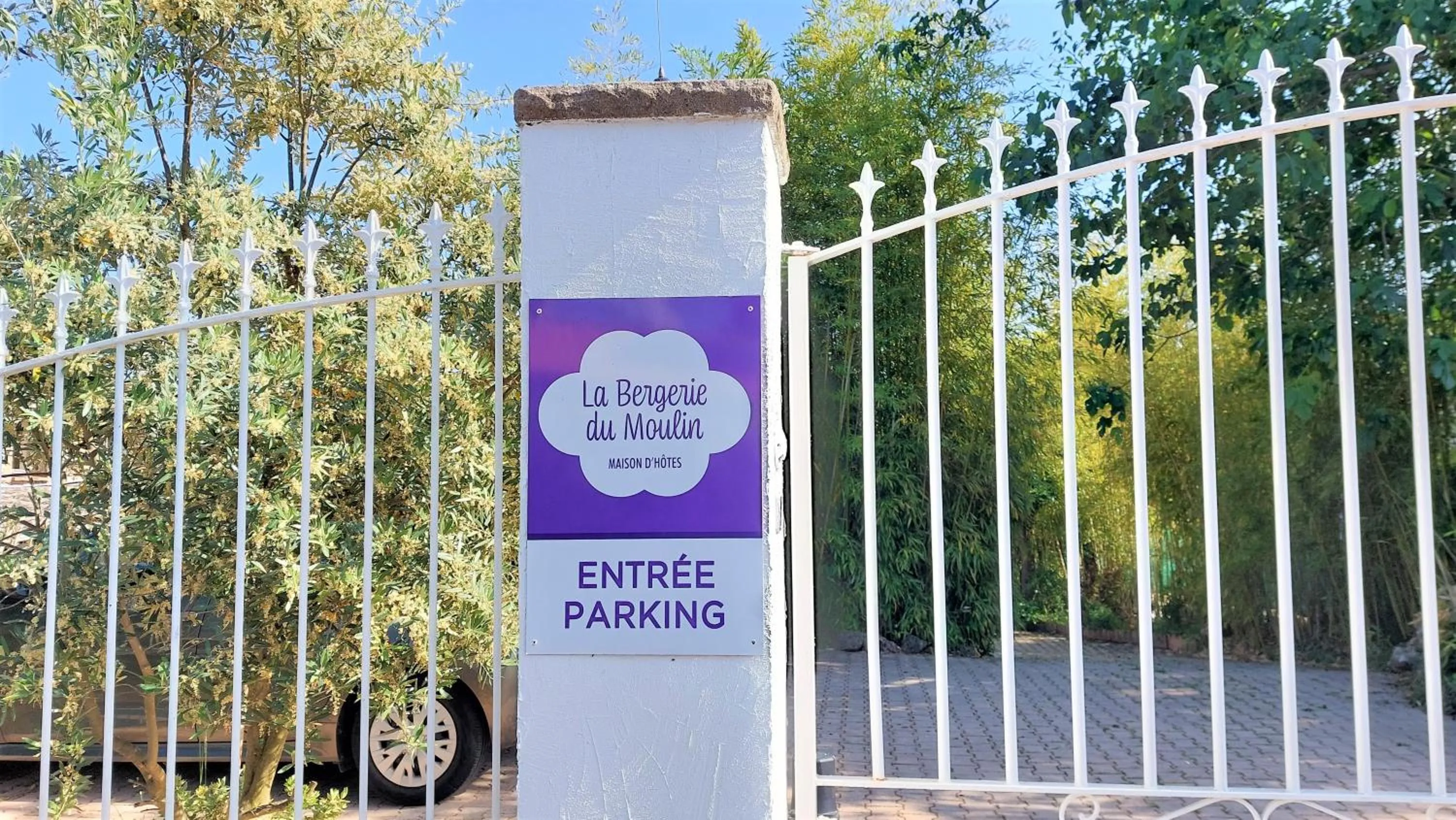 Parking in La Bergerie Du Moulin