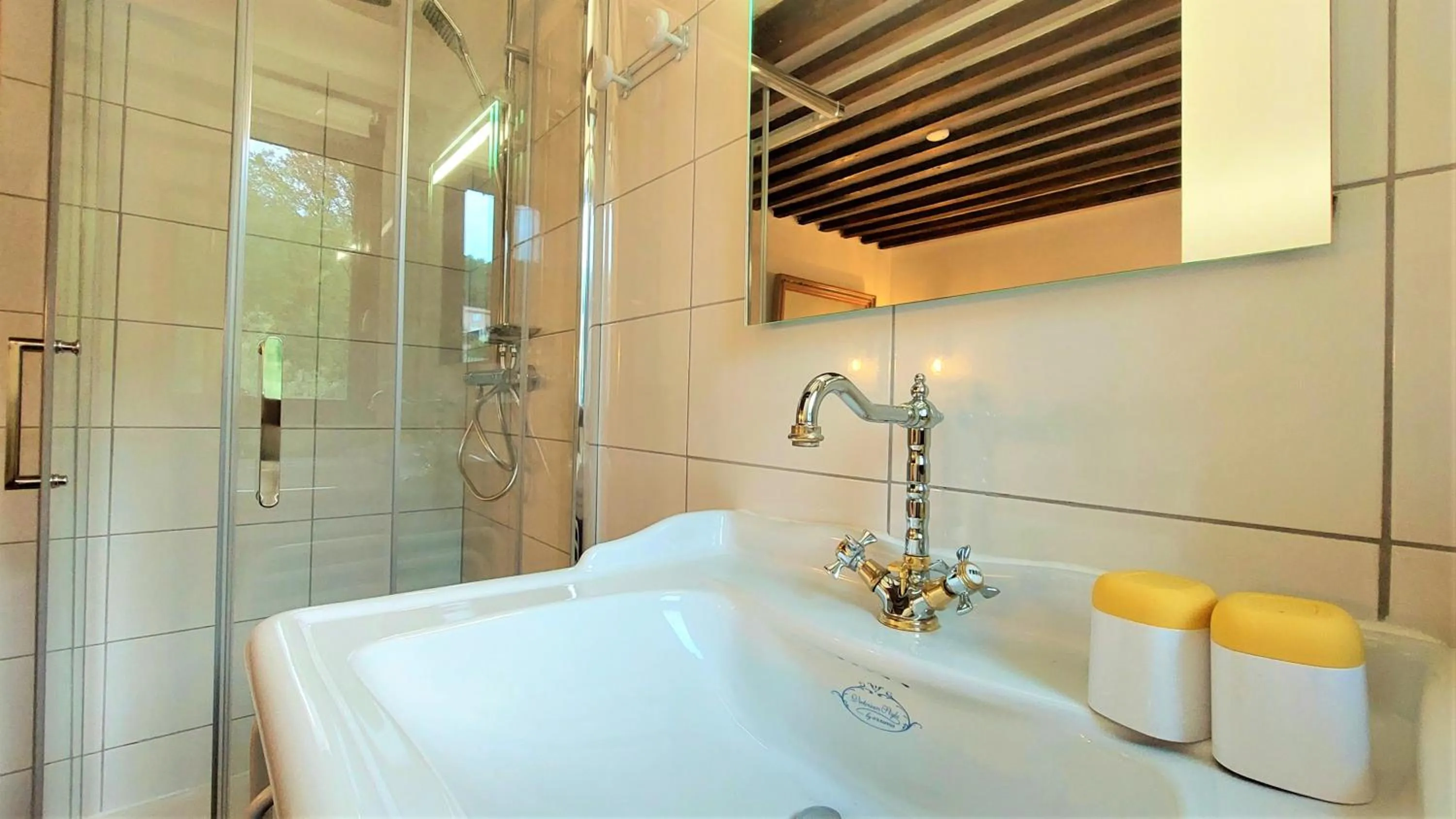 Shower in La Bergerie Du Moulin