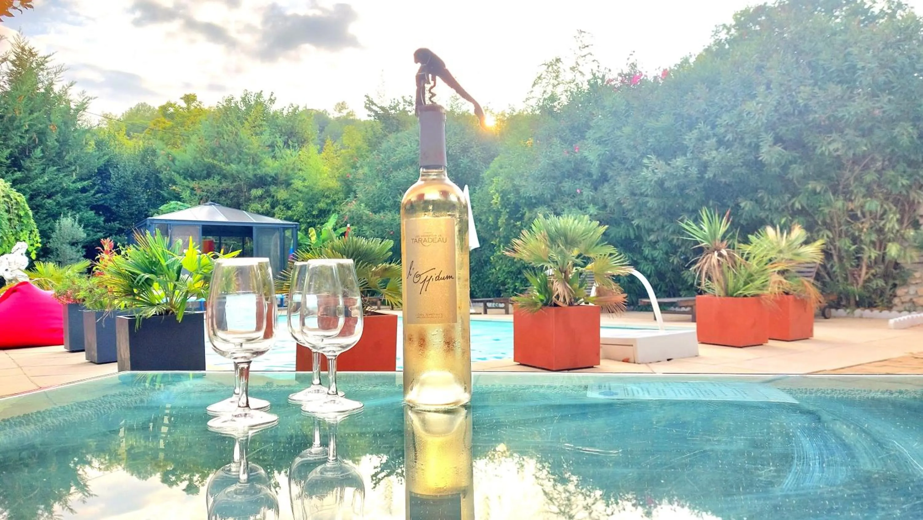 Lounge or bar in La Bergerie Du Moulin