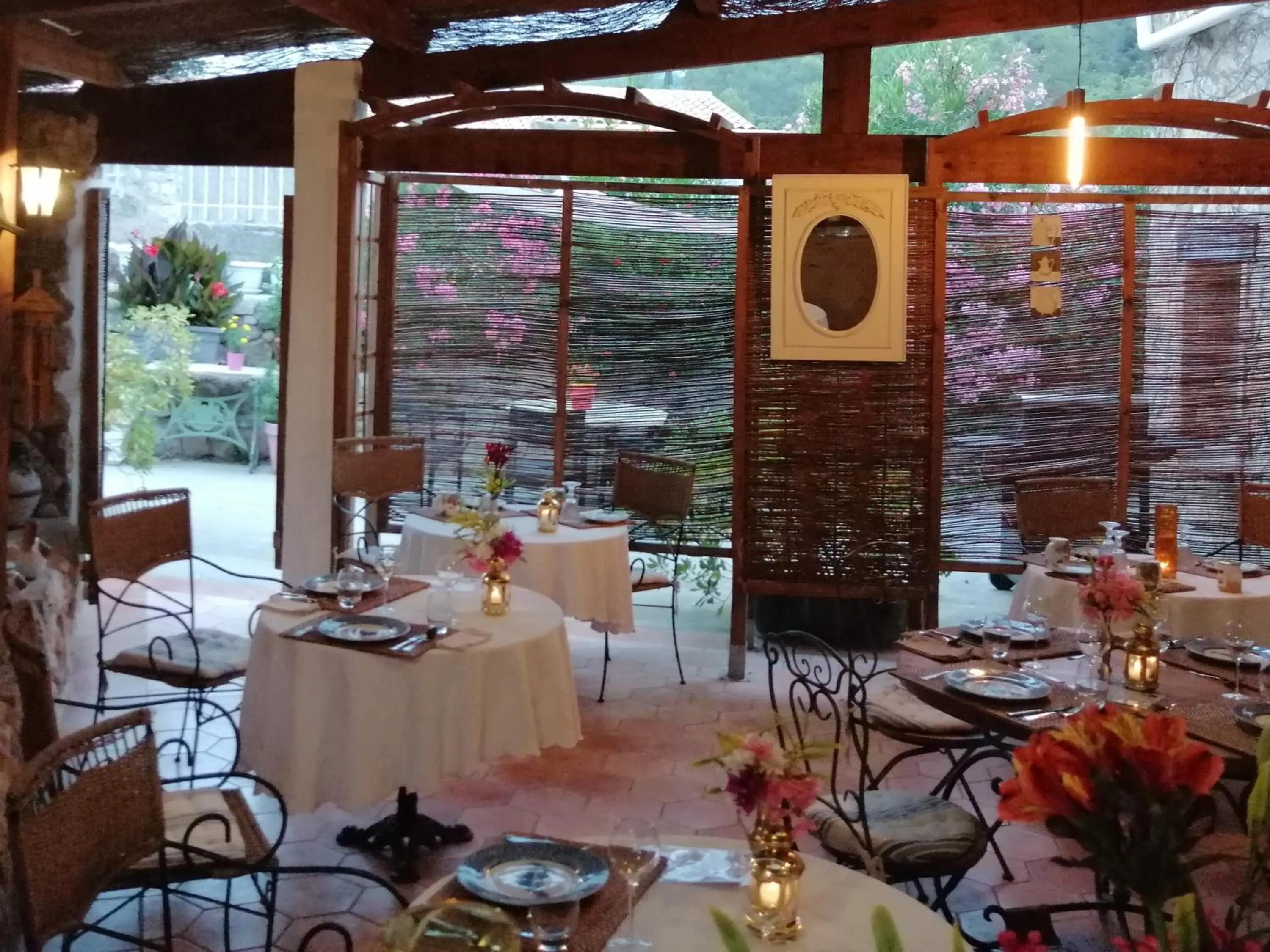 Restaurant/places to eat in La Bergerie Du Moulin