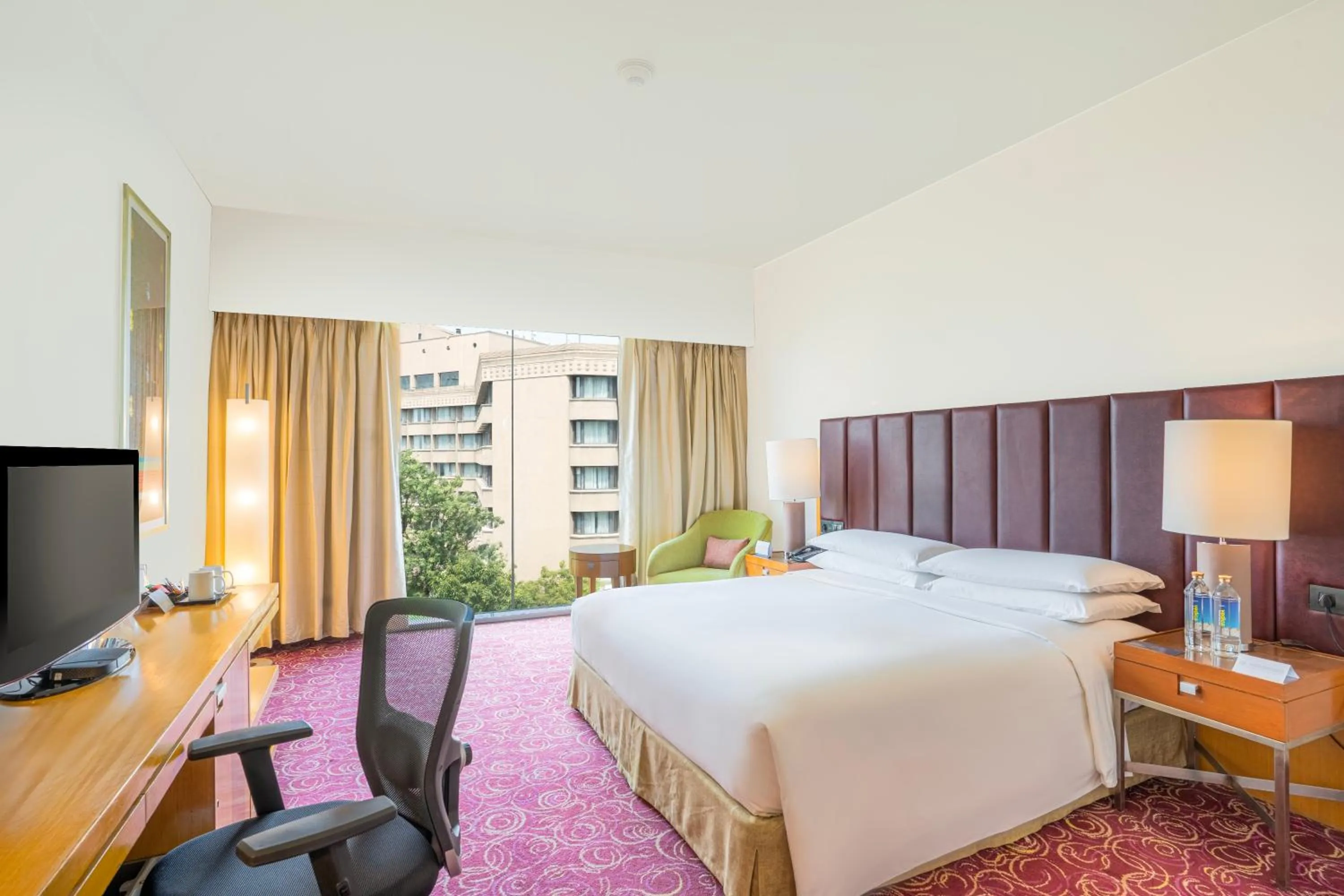 Bedroom, Bed in Courtyard by Marriott Hyderabad