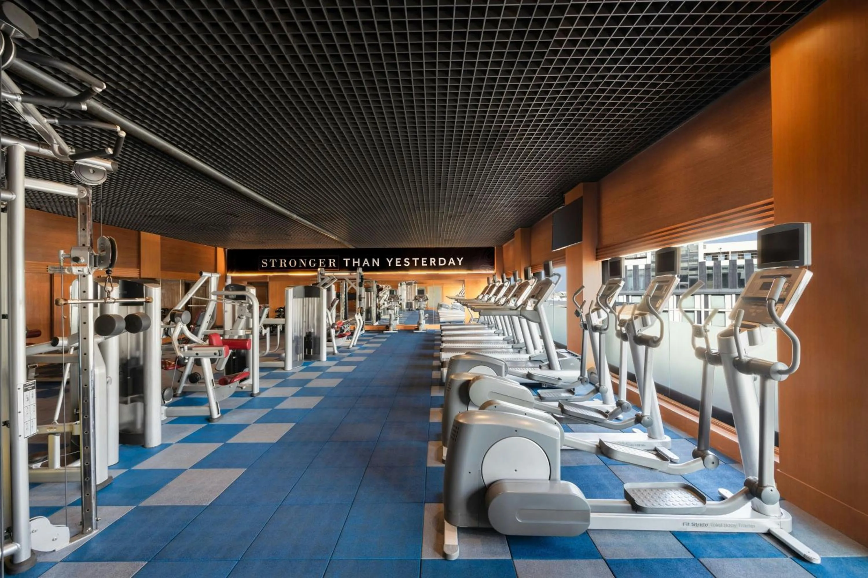 Fitness centre/facilities in Courtyard by Marriott Hyderabad