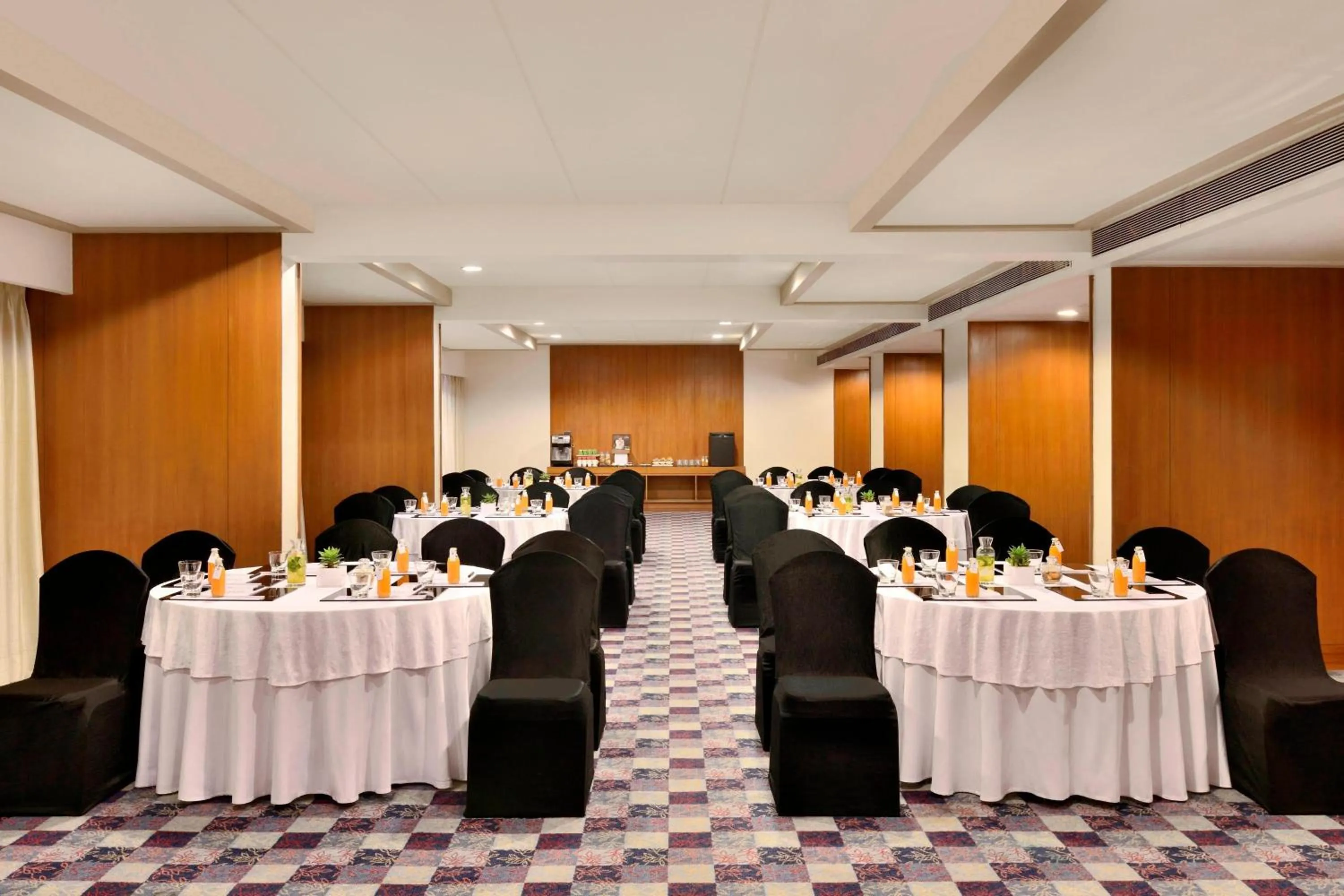 Meeting/conference room in Courtyard by Marriott Hyderabad