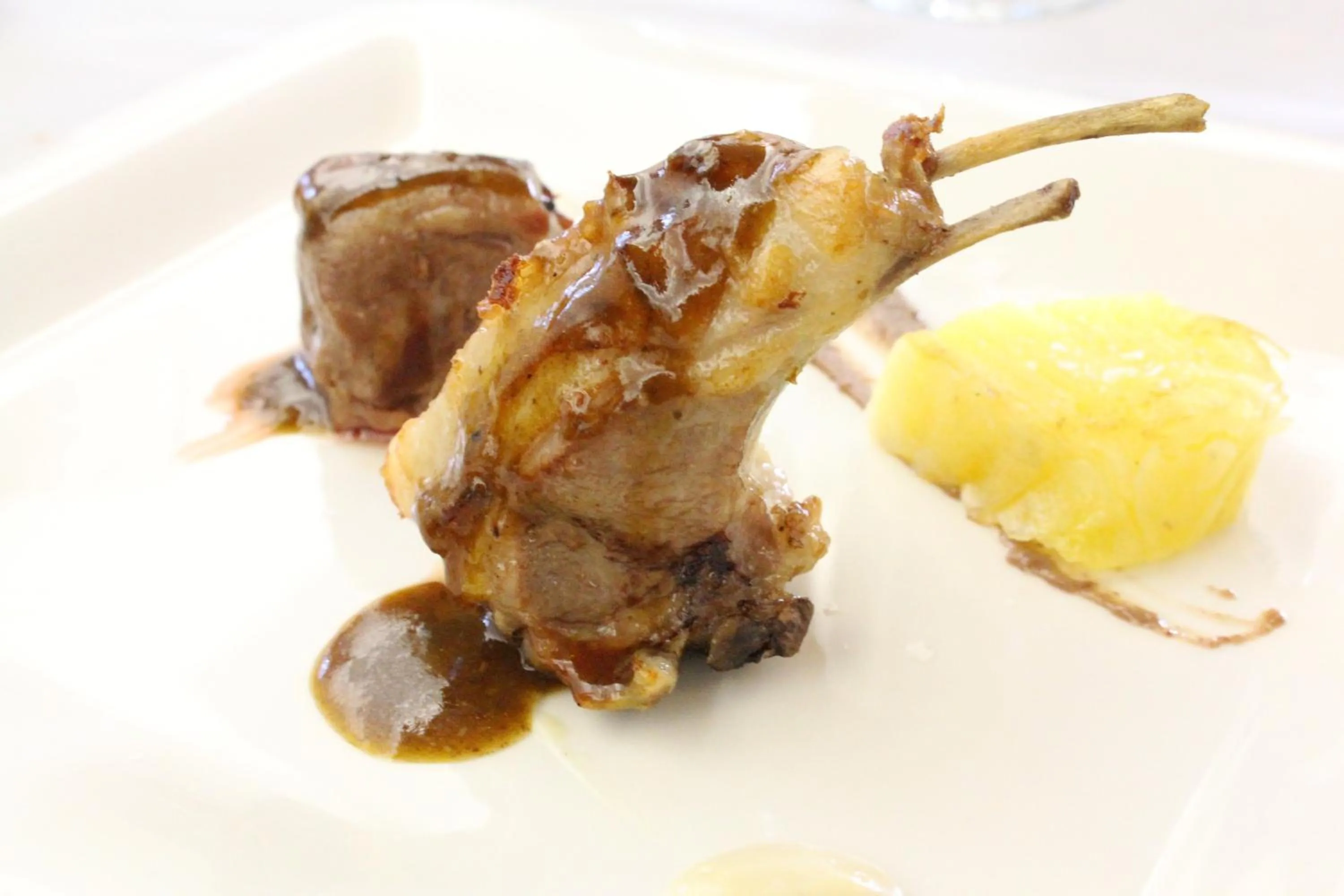 Restaurant/places to eat in Hotel Dolarea