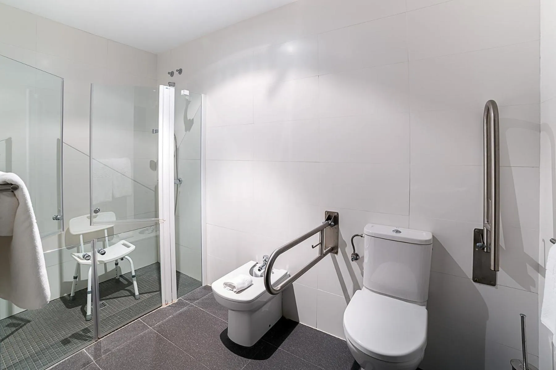 Bathroom in Hotel Dolarea